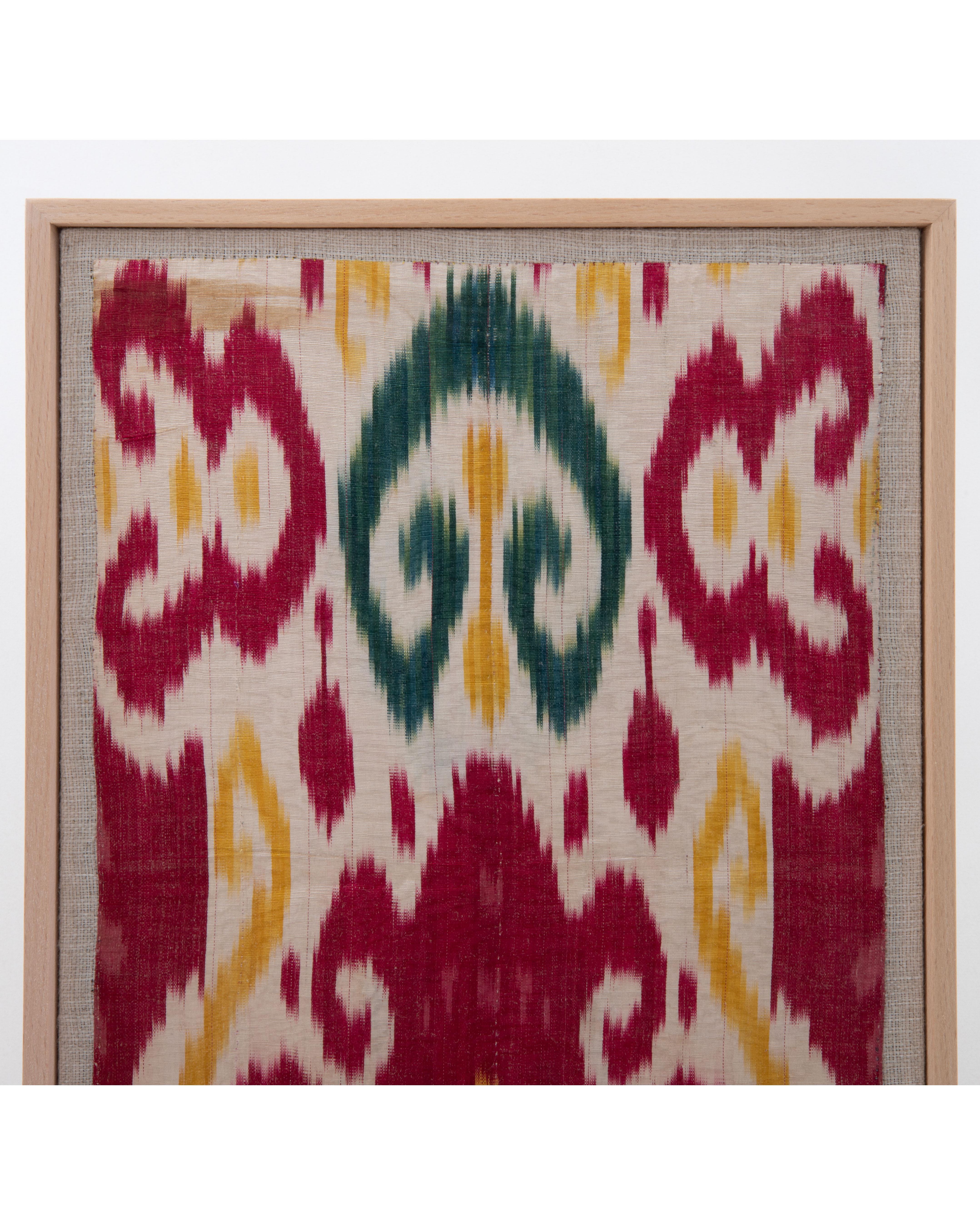 Gerahmtes antikes Ikat-Fragment aus Seide und Baumwolle, 19. C. (Usbekisch) im Angebot