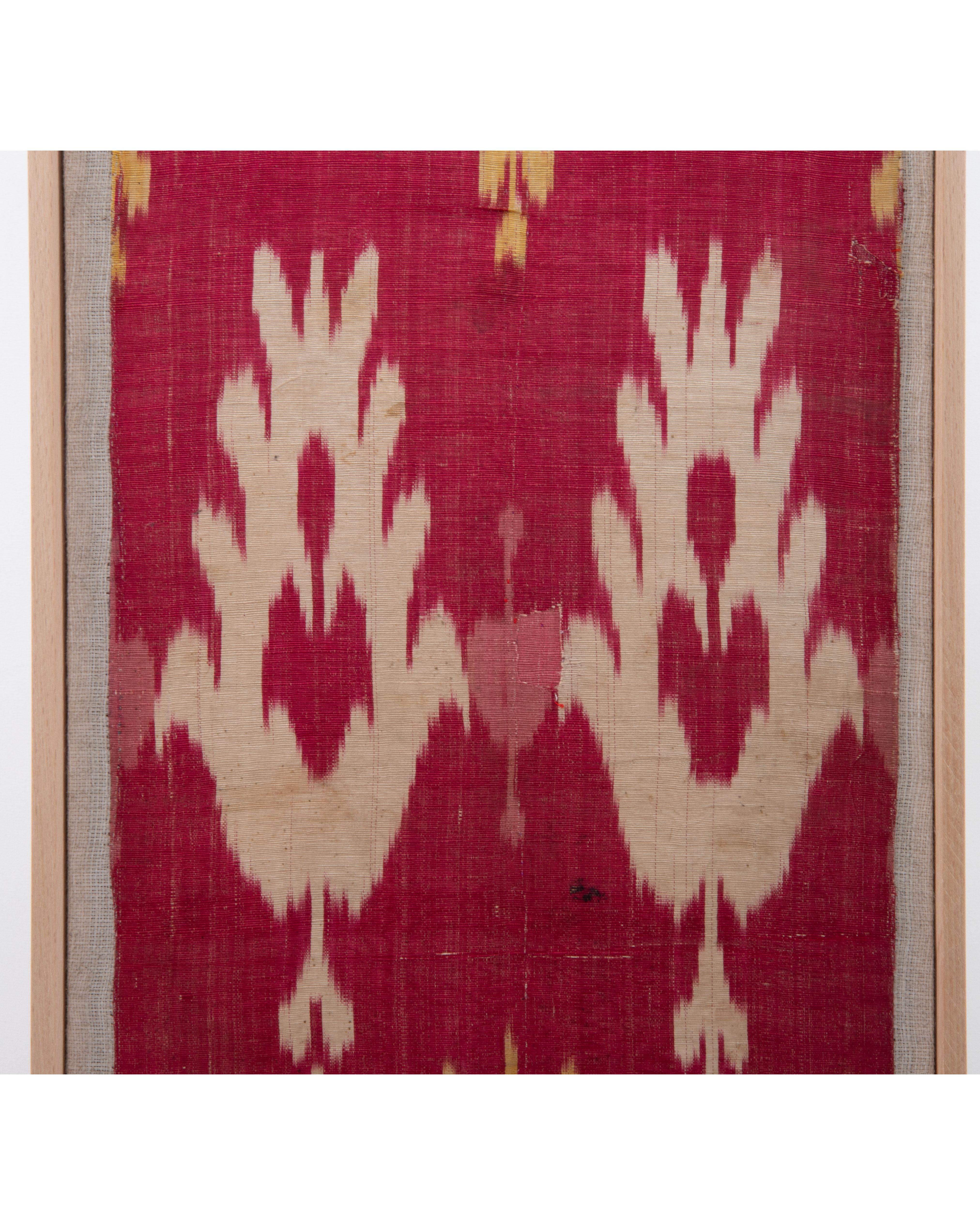 Ouzbek Fragment d'Ikat antique en soie et coton encadré, Ouzbékistan en vente