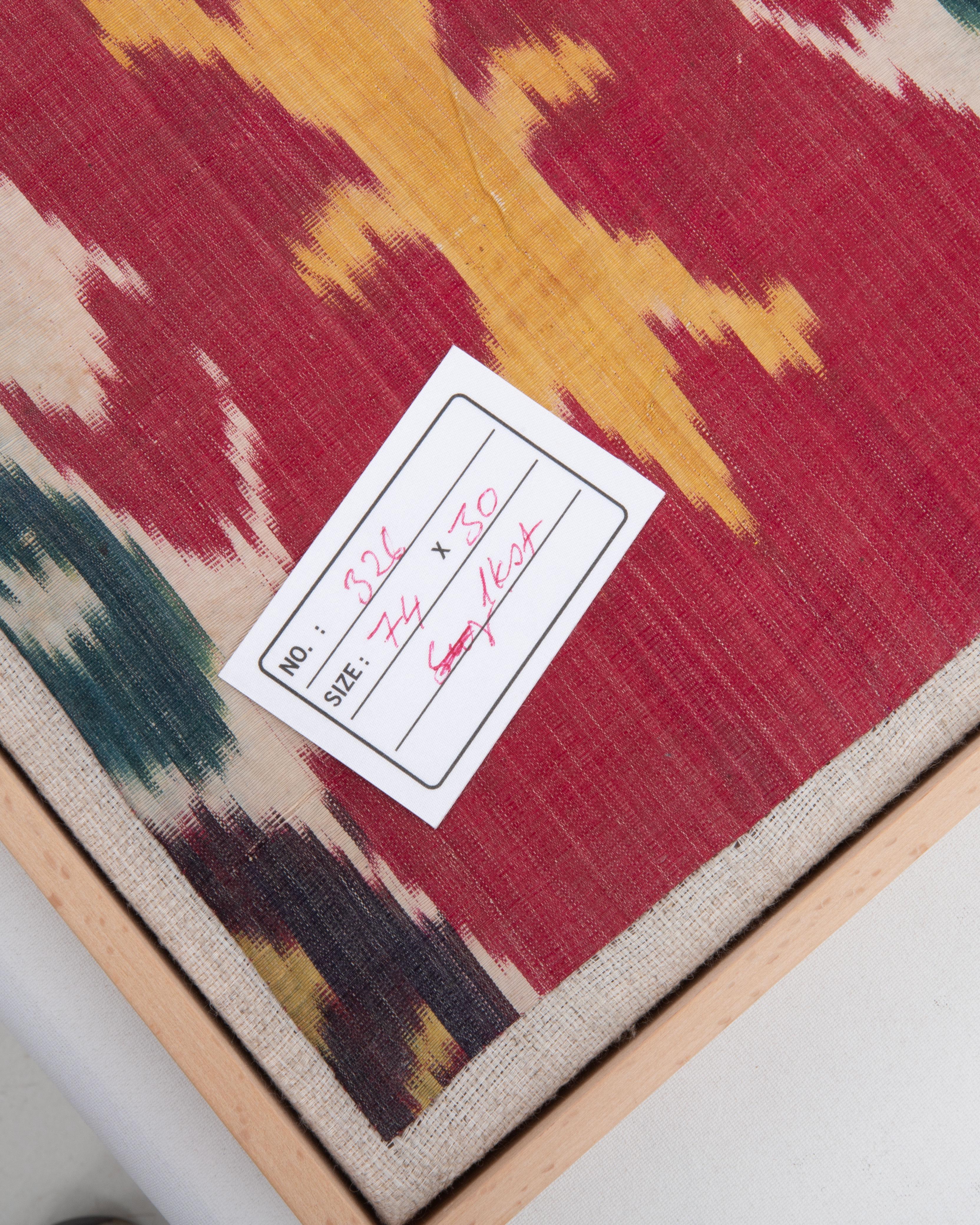 Fragmento antiguo de ikat de seda y algodón enmarcado, Uzbekistán siglo XIX en venta