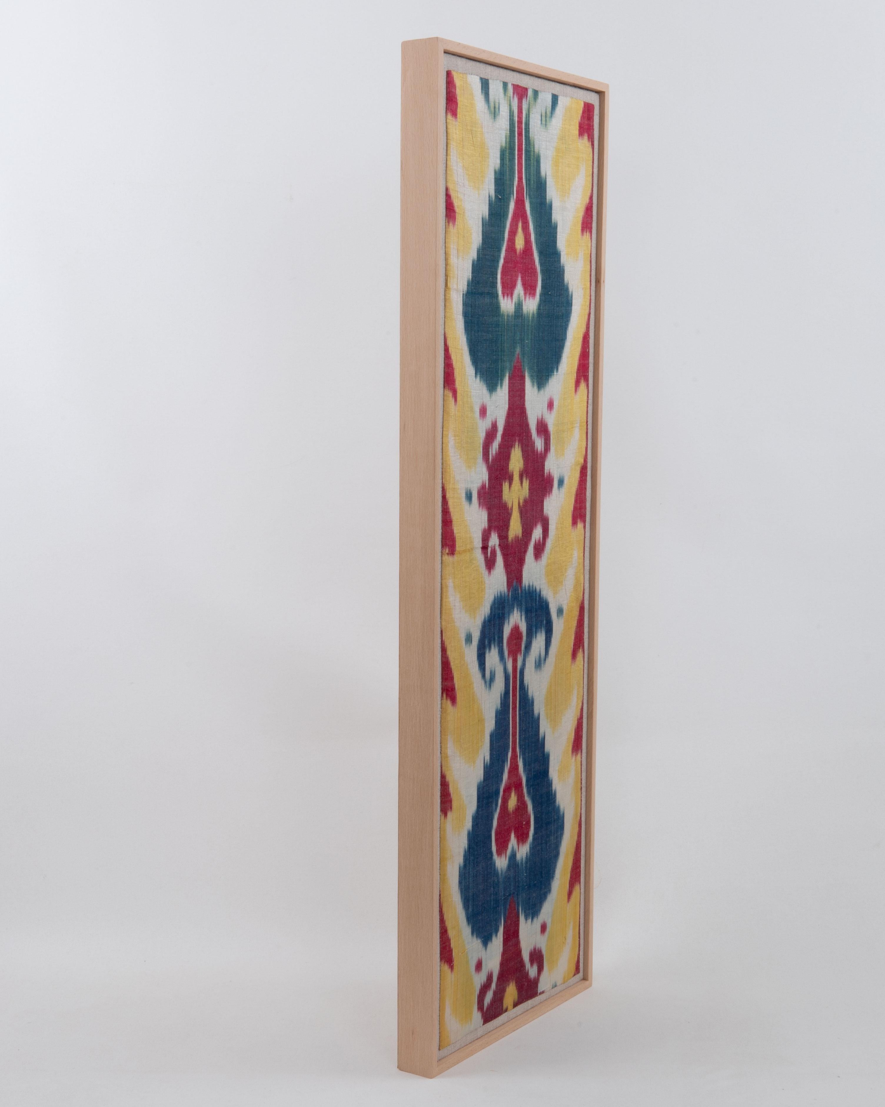 Fragment d'Ikat antique en soie et coton encadré, Ouzbékistan en vente 1