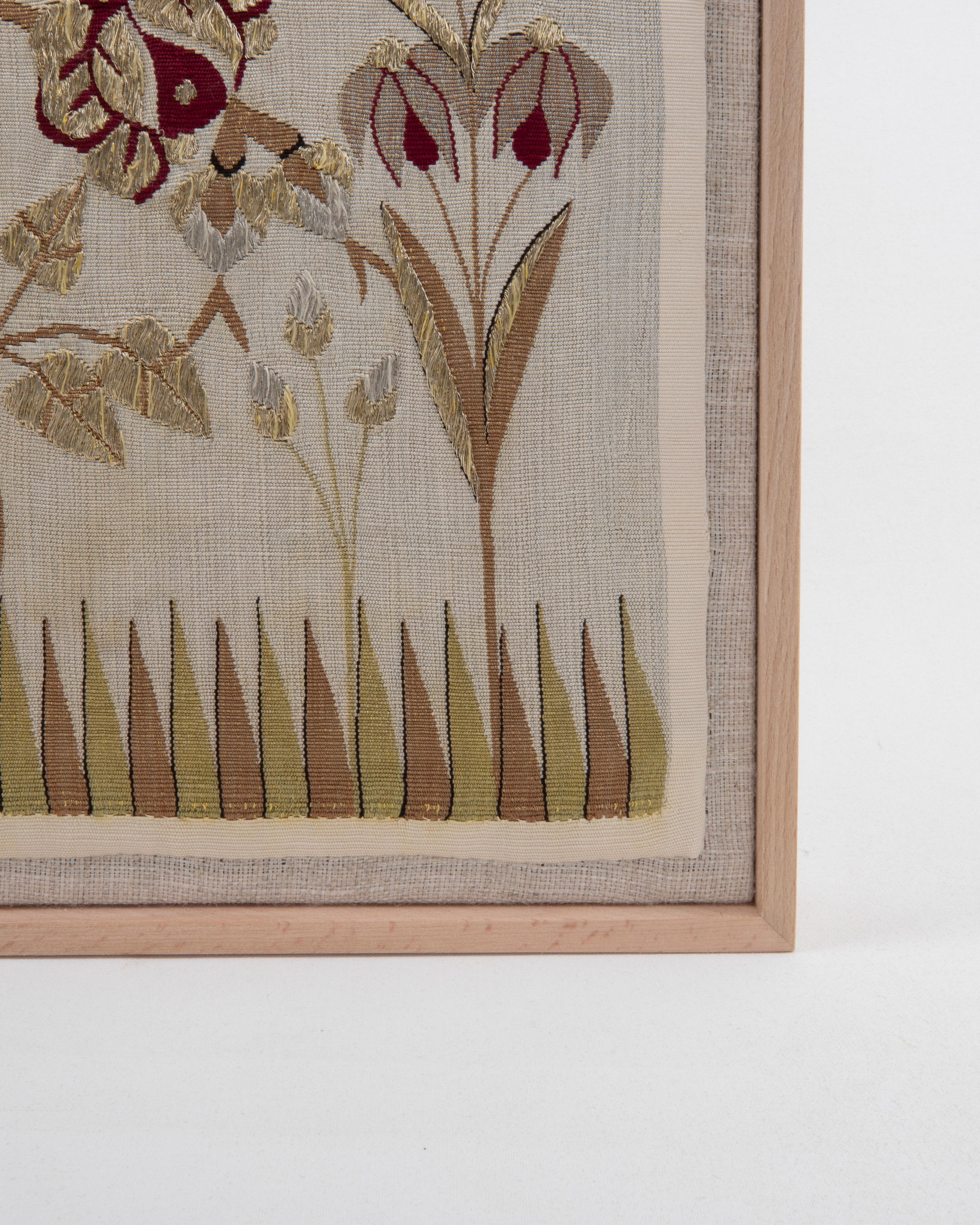 Framed Antique Silk and Metallic Tread Panel , Early 20th Century. Tejido a mano en venta