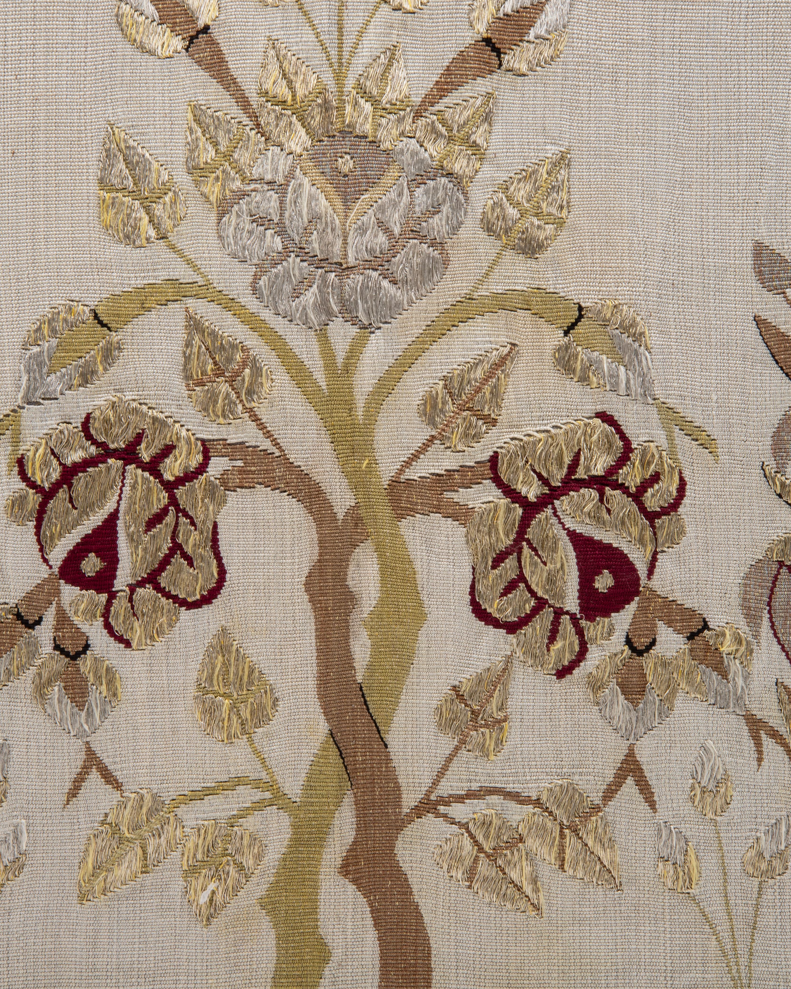Framed Antique Silk and Metallic Tread Panel , Early 20th Century. en Bastante bueno estado para la venta en Istanbul, TR