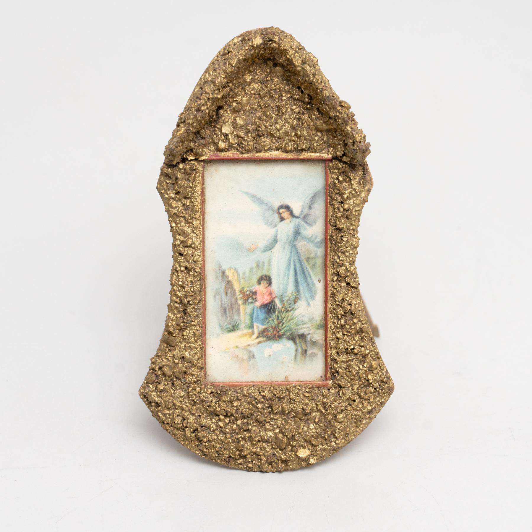 Mid-20th century traditional Spanish 'papier-mâché' framed Anunciation image. 
.
Made in Barcelona, Spain.

In original condition, with minor wear consistent with age and use, preserving a beautiful patina.

Materials:
Papier-Mâché.