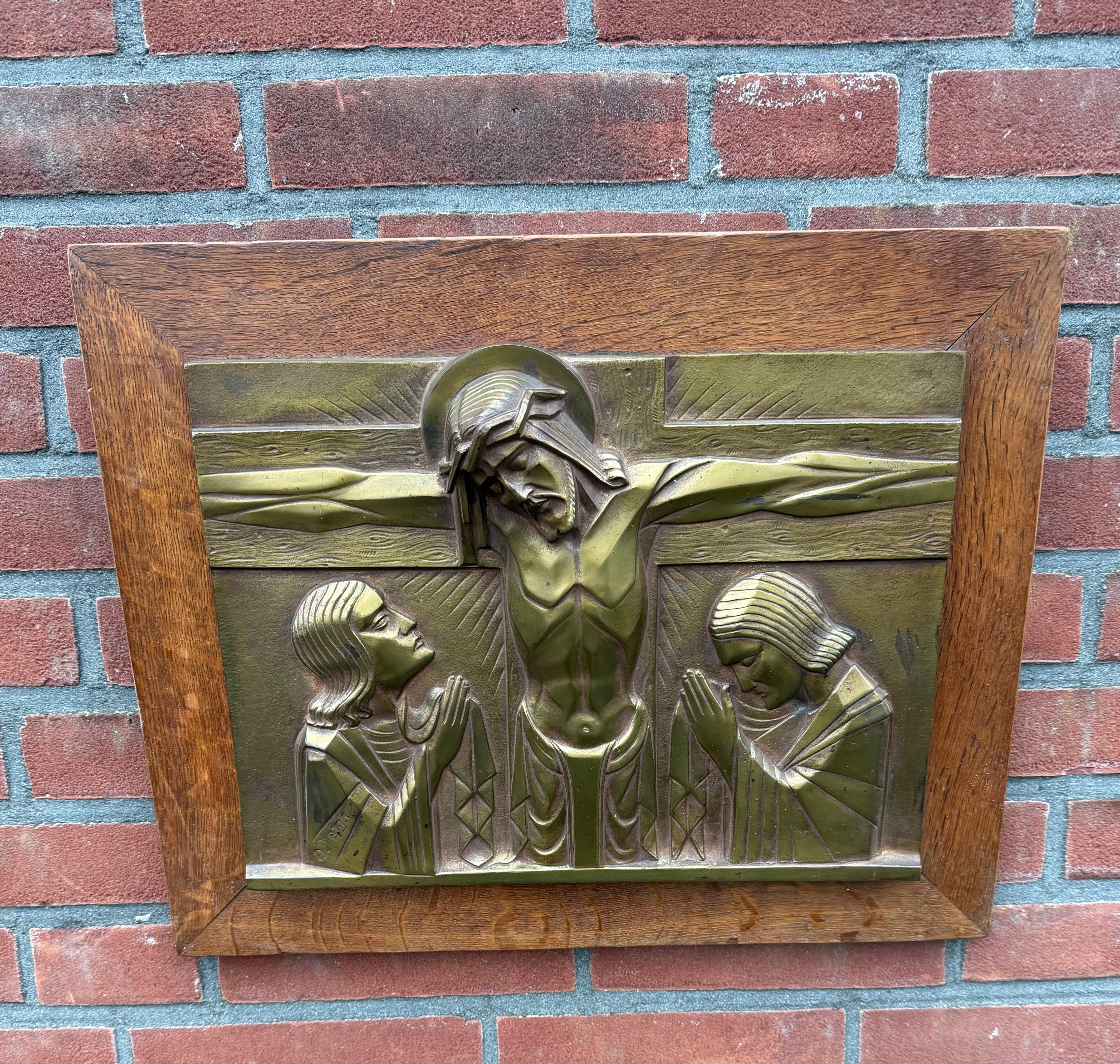 Art déco Plaque religieuse en bronze Art Déco encadrée du Christ sur le CRUCIFIX par Sylvain Norga en vente