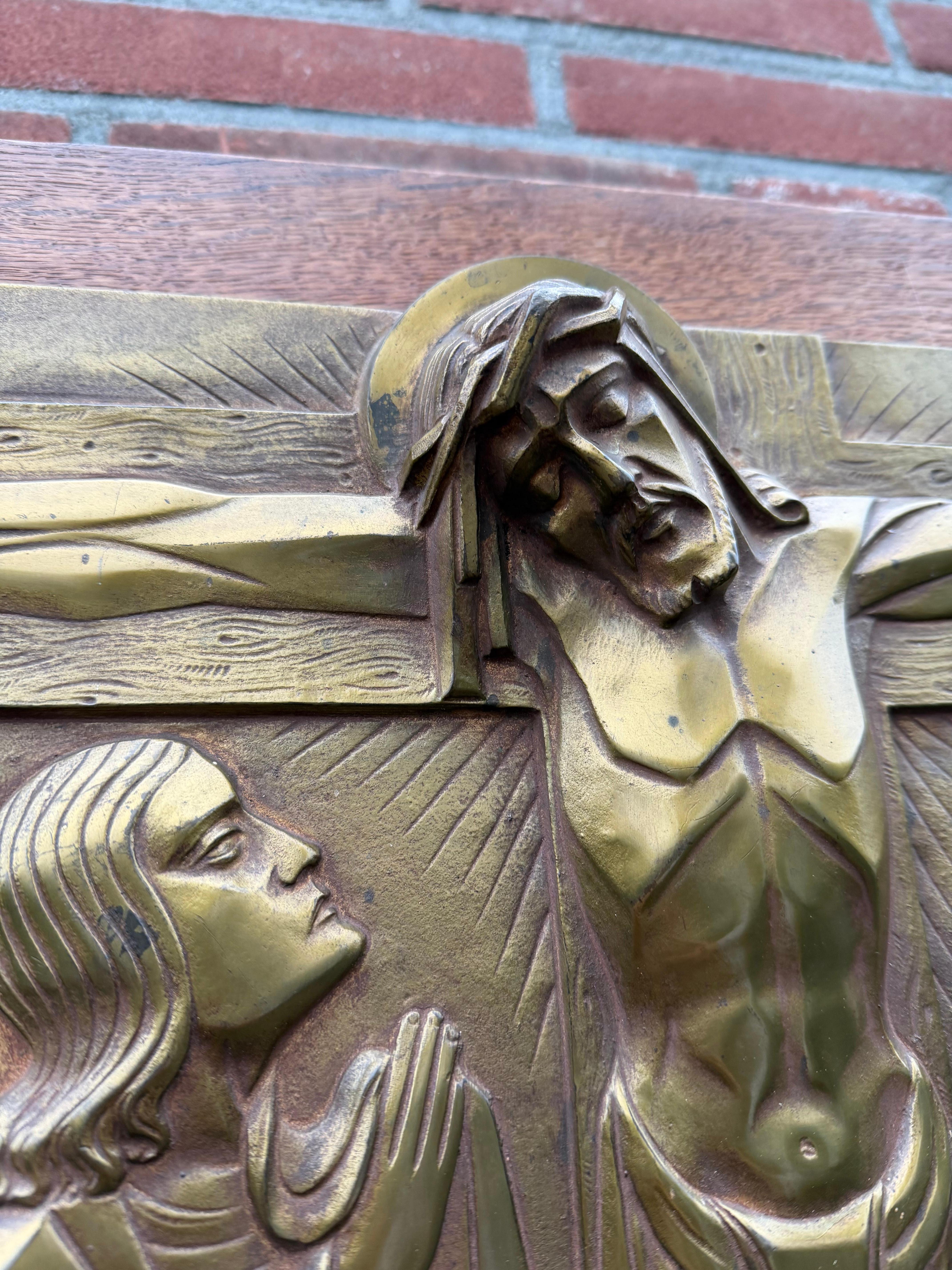 Début du 20ème siècle Plaque religieuse en bronze Art Déco encadrée du Christ sur le CRUCIFIX par Sylvain Norga en vente
