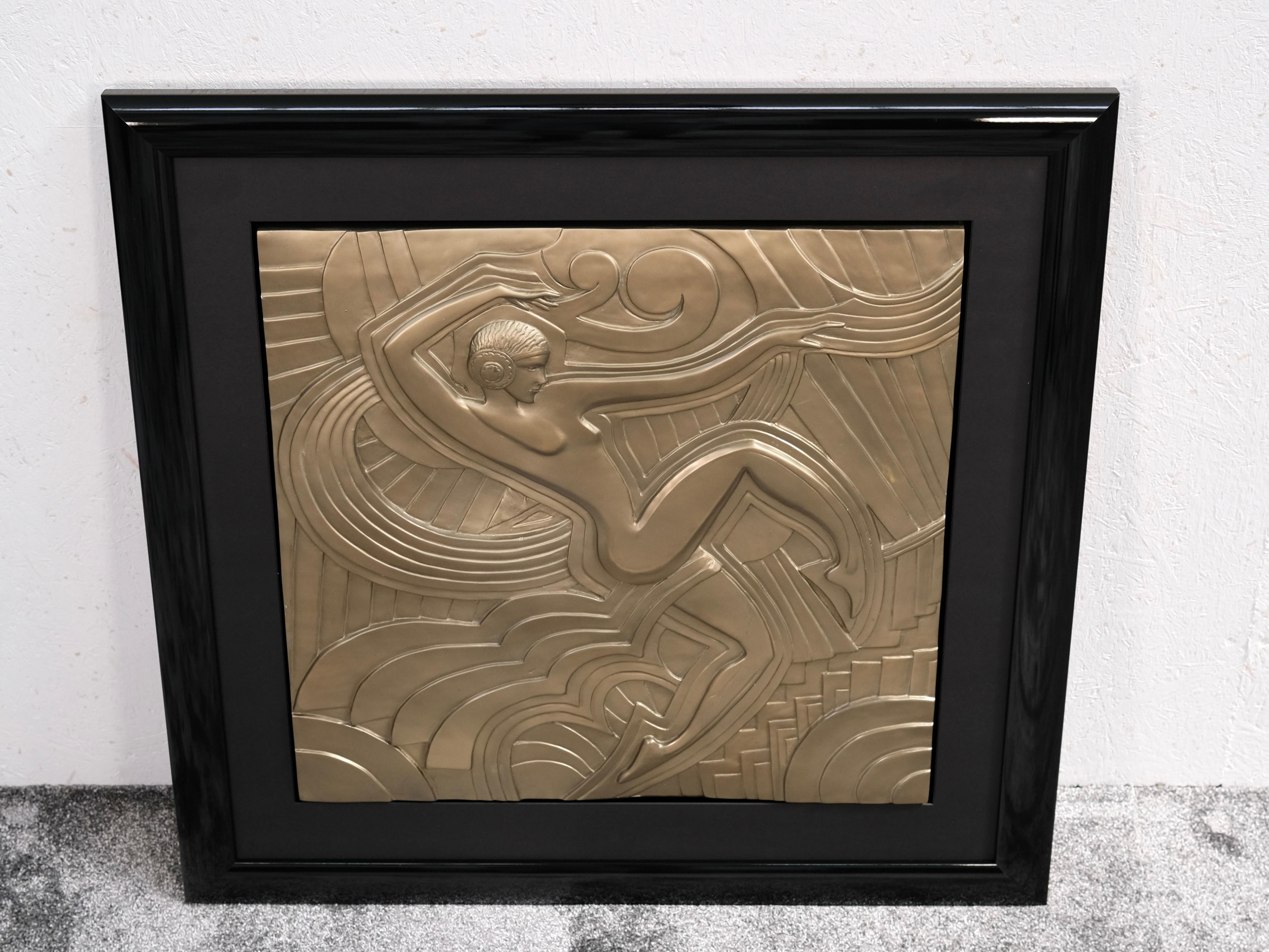 Gerahmtes Art-Deco-Harzrelief La Danse nach Maurice Picaud und Folies Bergère (Art déco) im Angebot