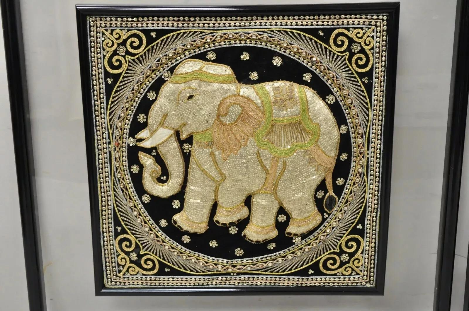 Autre Art mural indien encadré Tapisserie brodée d'éléphants avec perles et rembourrage - une paire en vente