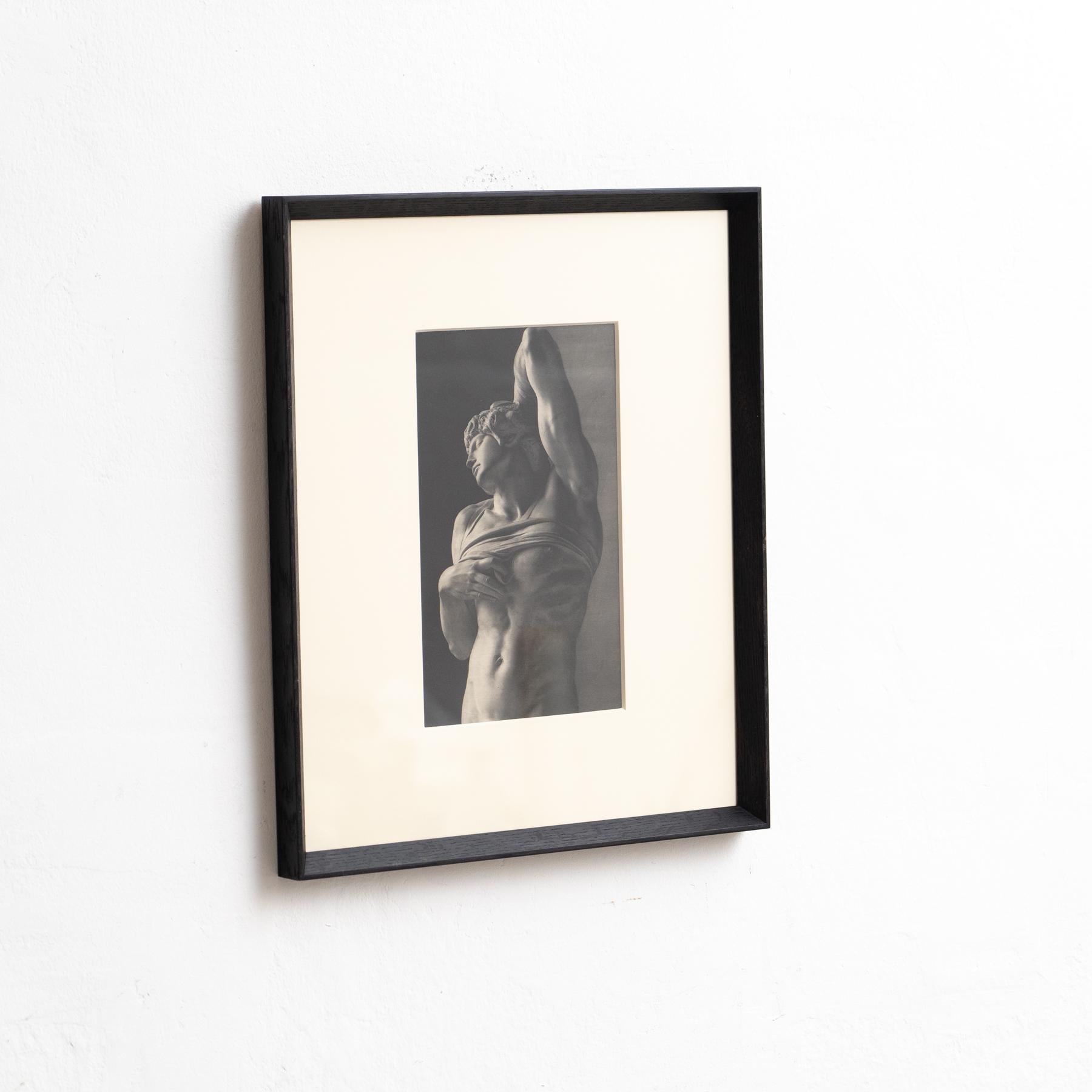 Gerahmte Schwarz-Weiß-Heliogravüre einer Classic-Skulptur - CIRCA 1940 (Spanisch) im Angebot