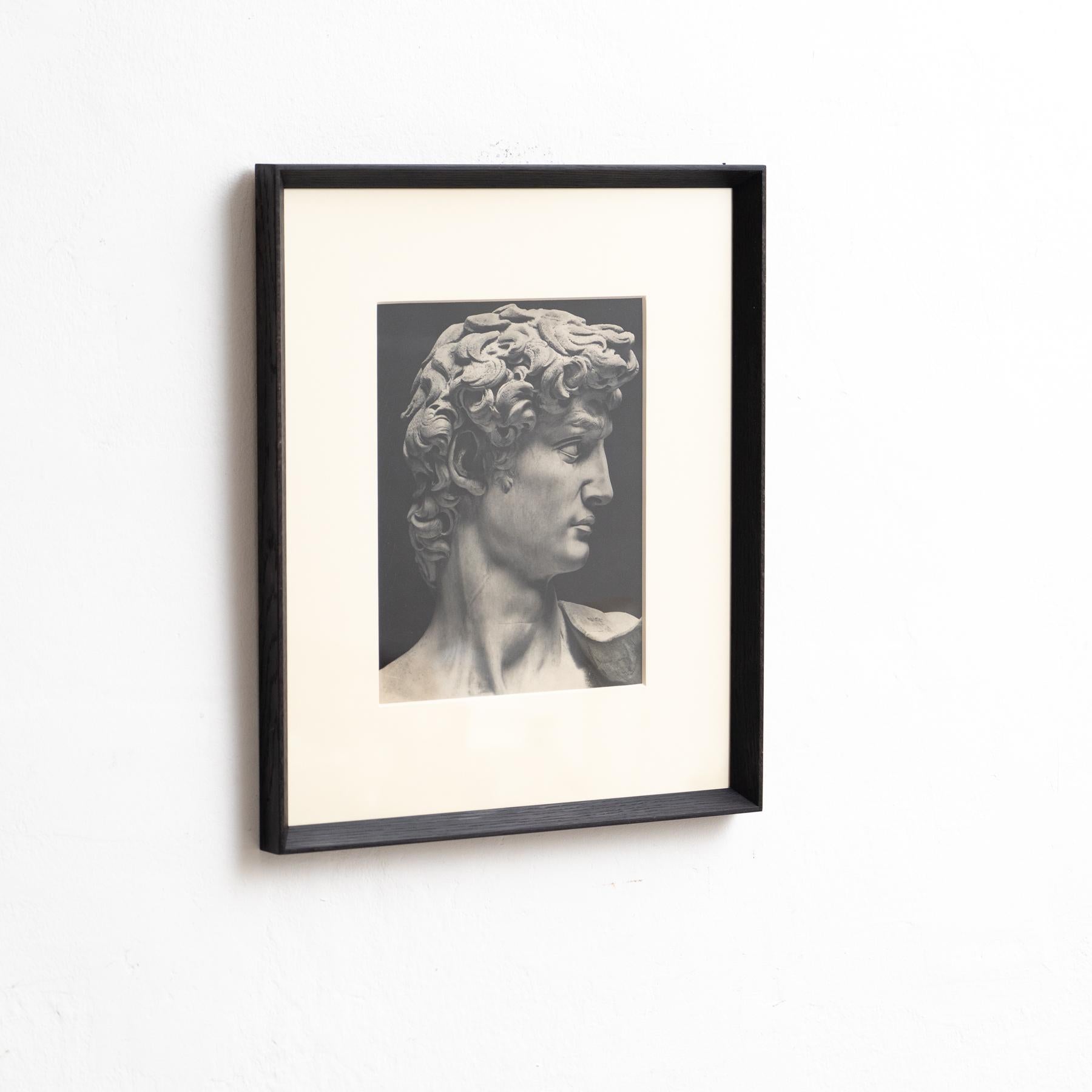 Gerahmte schwarz-weiße Heliogravüre von Michelangelos David - CIRCA 1940 (Spanisch) im Angebot