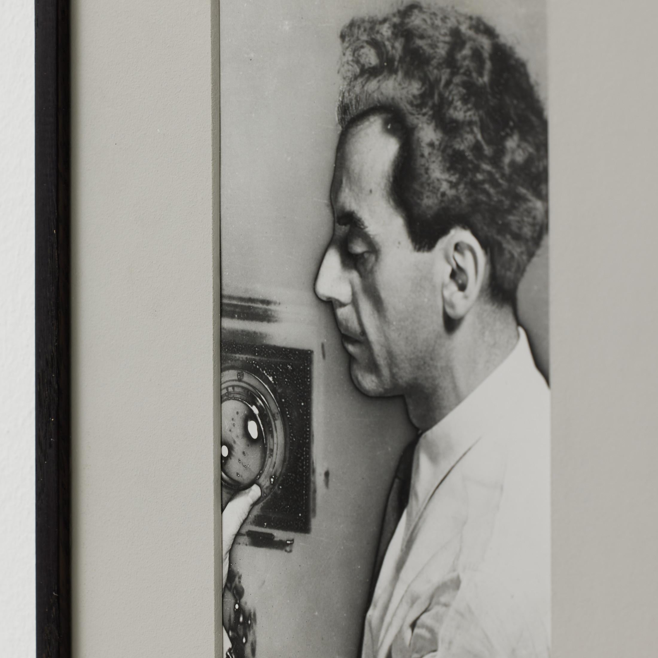 Ritratto in bianco e nero di Man Ray incorniciato, Self-Portrait d'epoca in vendita 6