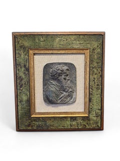 Gerahmte Relieftafel aus Bronze mit der Darstellung eines klassischen Gesichts