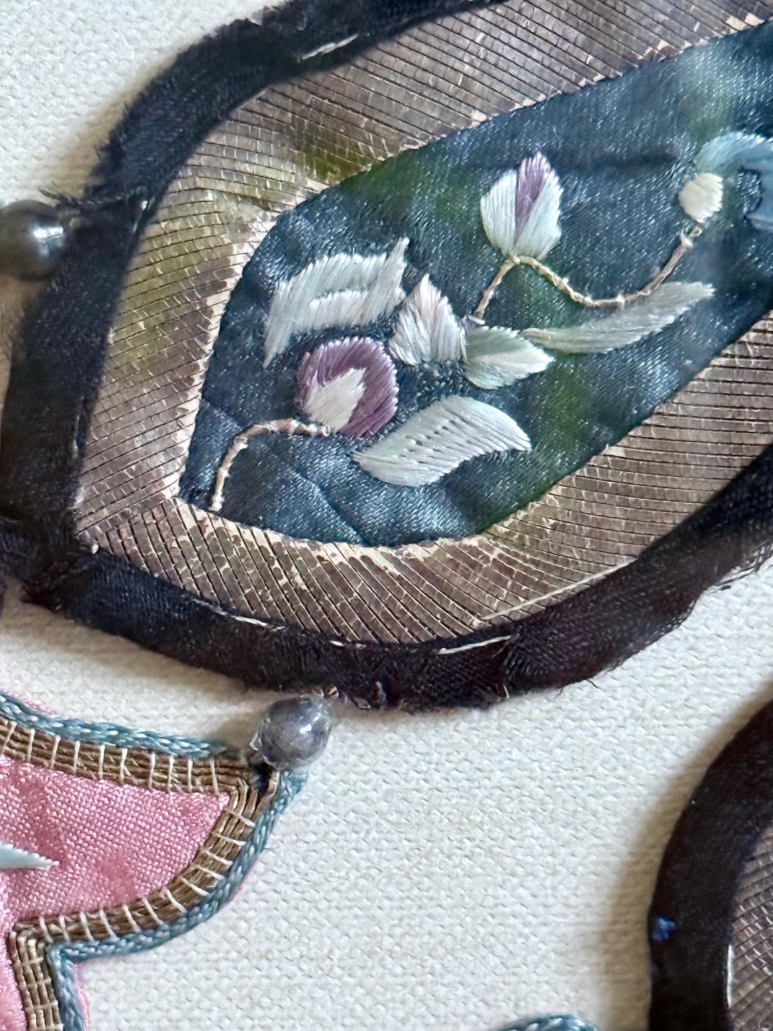 Framed Chinese Antique Embroidery Silk Collar Qing Dynasty For Sale 8