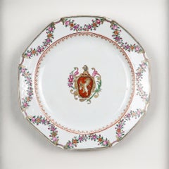 Assiette de table octogonale encadrée d'exportation armoriée chinoise, vers 1780