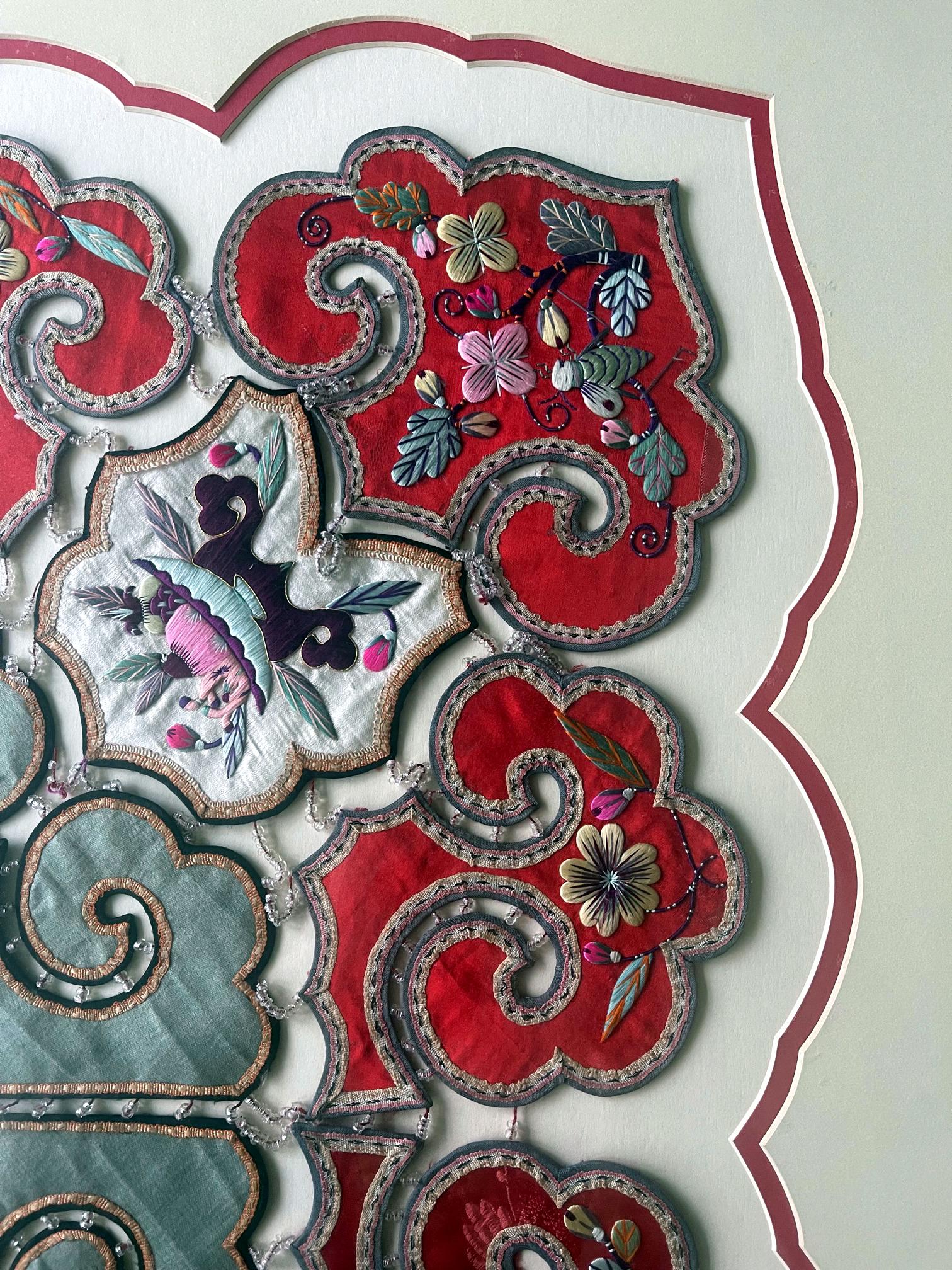 Framed Chinese Embroidered Silk Collar Qing Dynasty For Sale 4