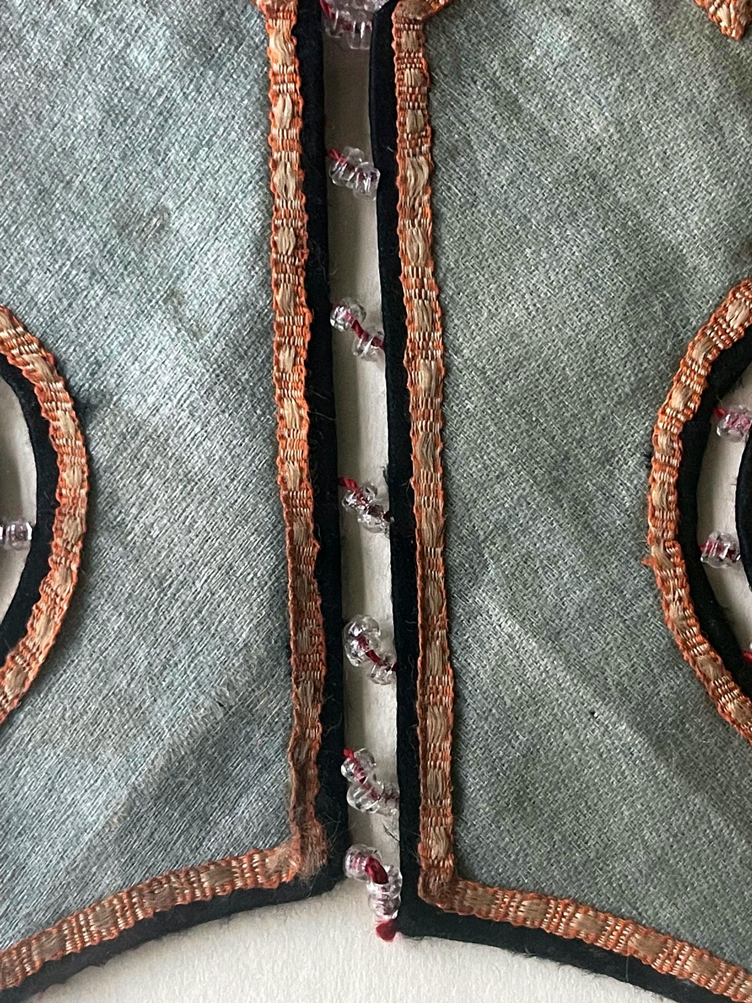 Framed Chinese Embroidered Silk Collar Qing Dynasty For Sale 5
