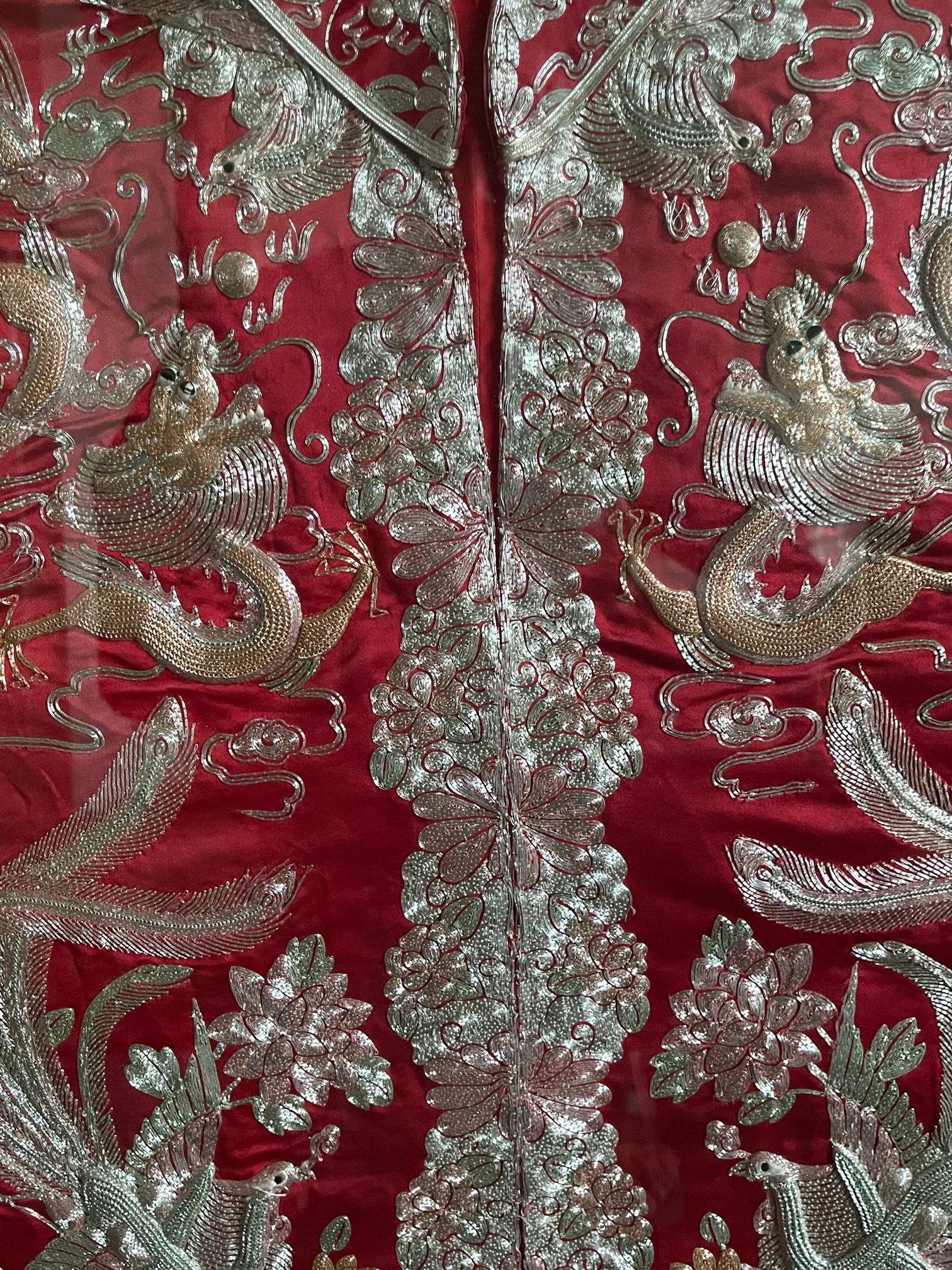 Gerahmte chinesische Stickerei Südliche Brautjacke (Chinesisch) im Angebot