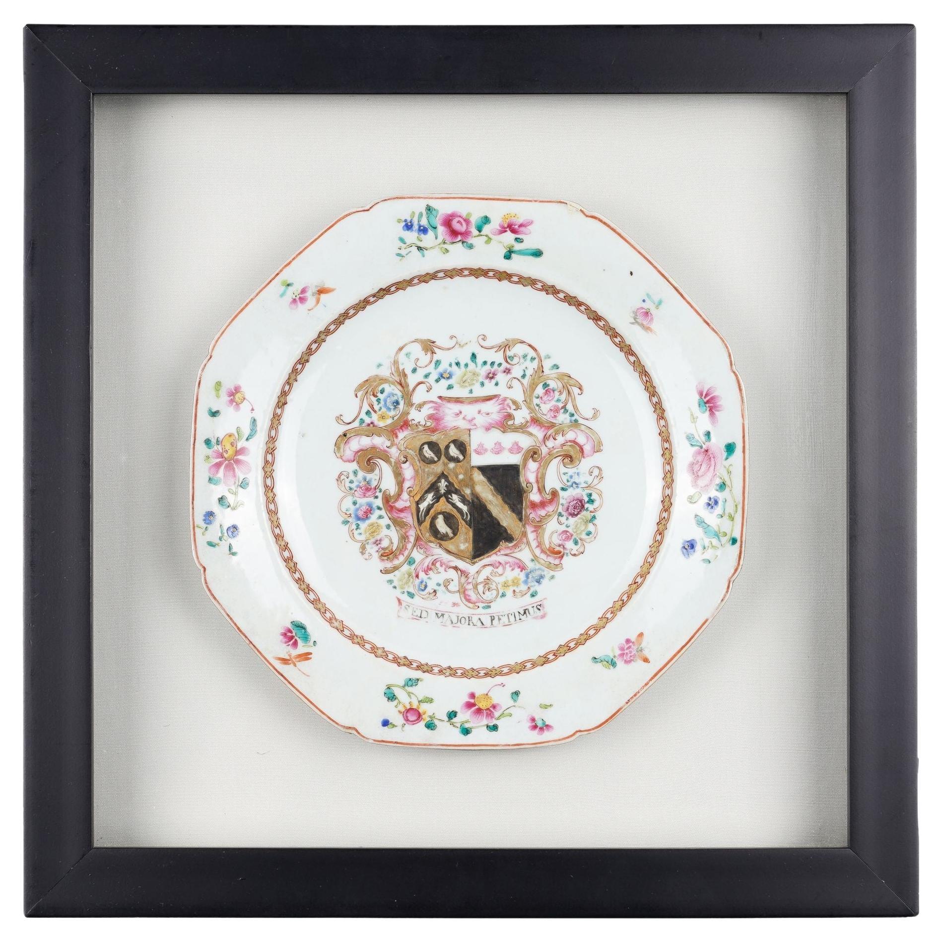 Plato octogonal chino de exportación enmarcado, c. 1750-1800