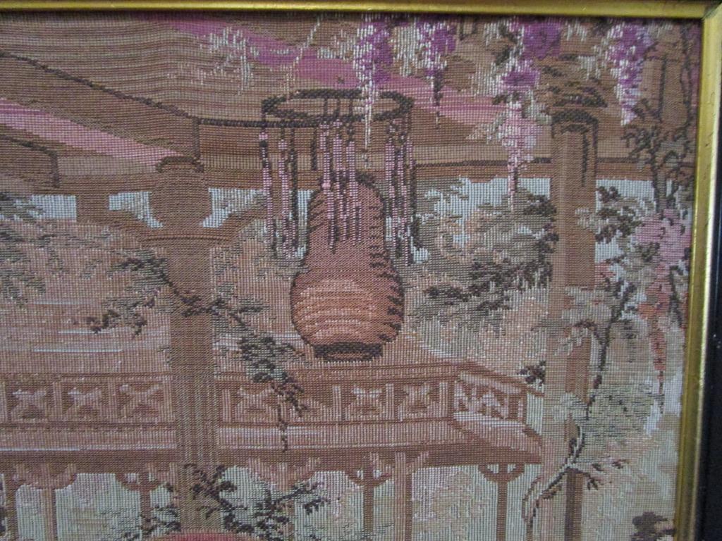 Gerahmte Chinesischer Garten Rose Farbig Wandteppich Seide Stil Vintage Textil Kunst im Zustand „Gut“ im Angebot in Lomita, CA