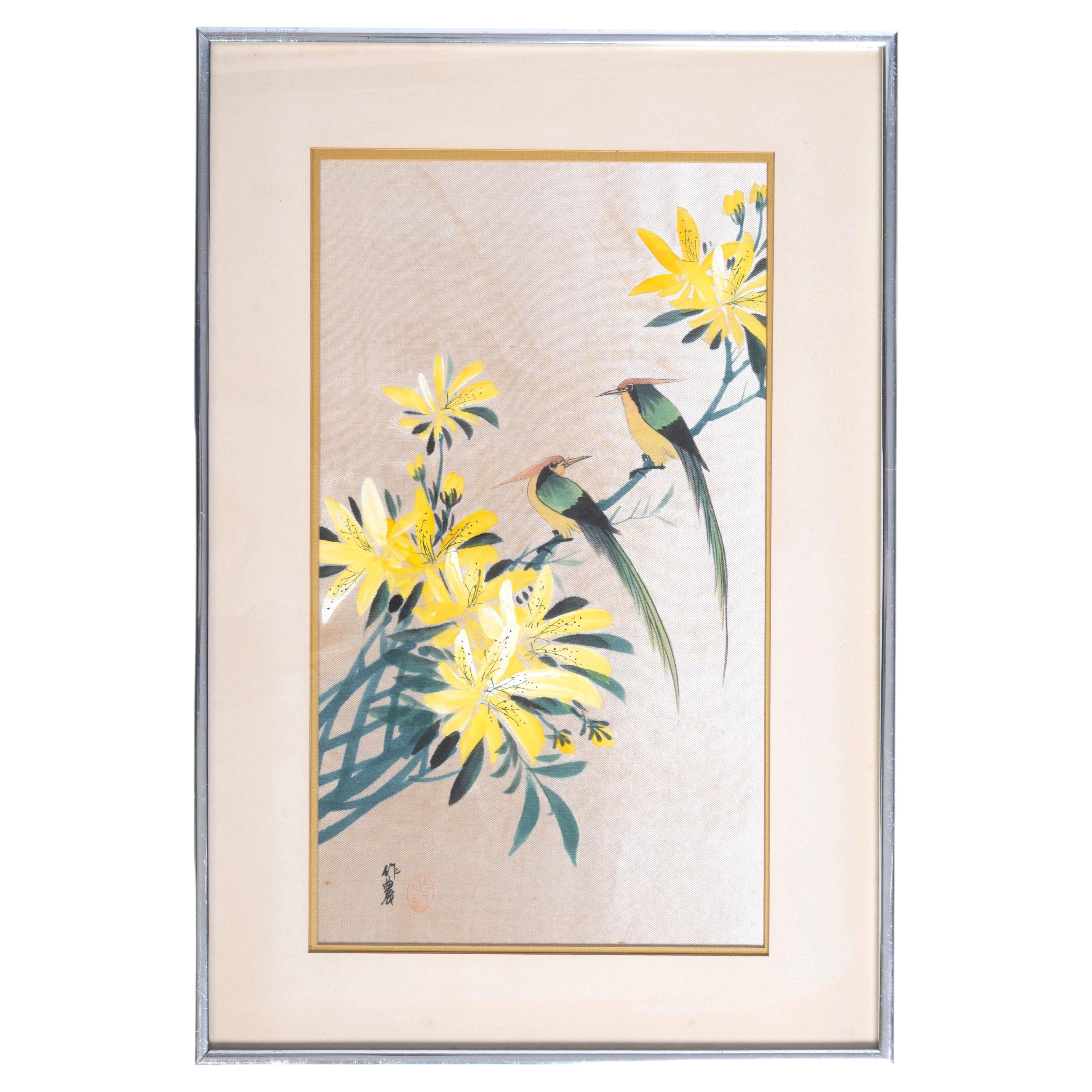 Peinture chinoise à la gouache sur soie, intitulée « Oiseaux de paradis et lys », encadrée, vers 1970