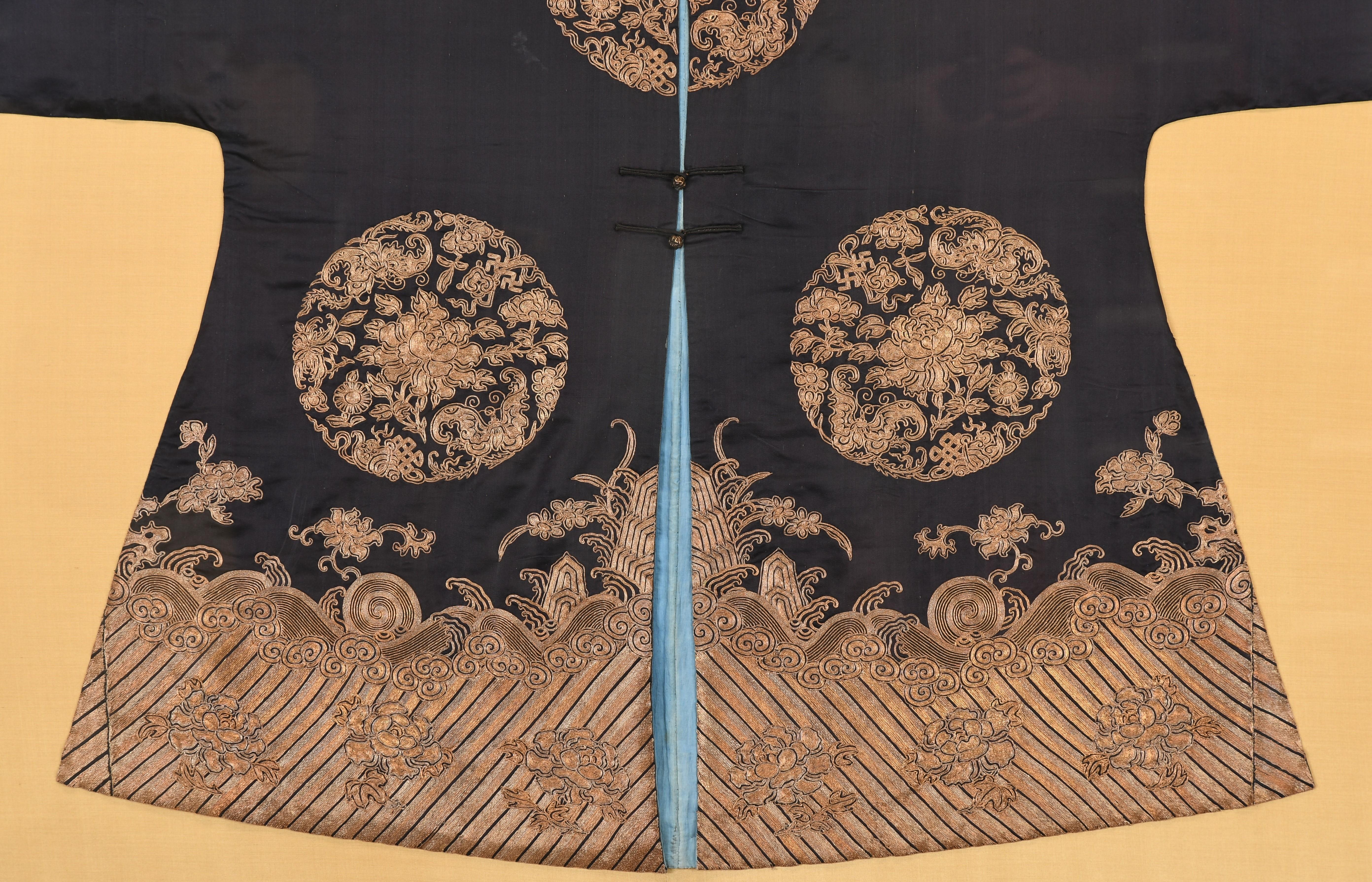 Framed Chinese Kimono Daoguang Period, 1830-1850 In Good Condition In Hamburg, PA