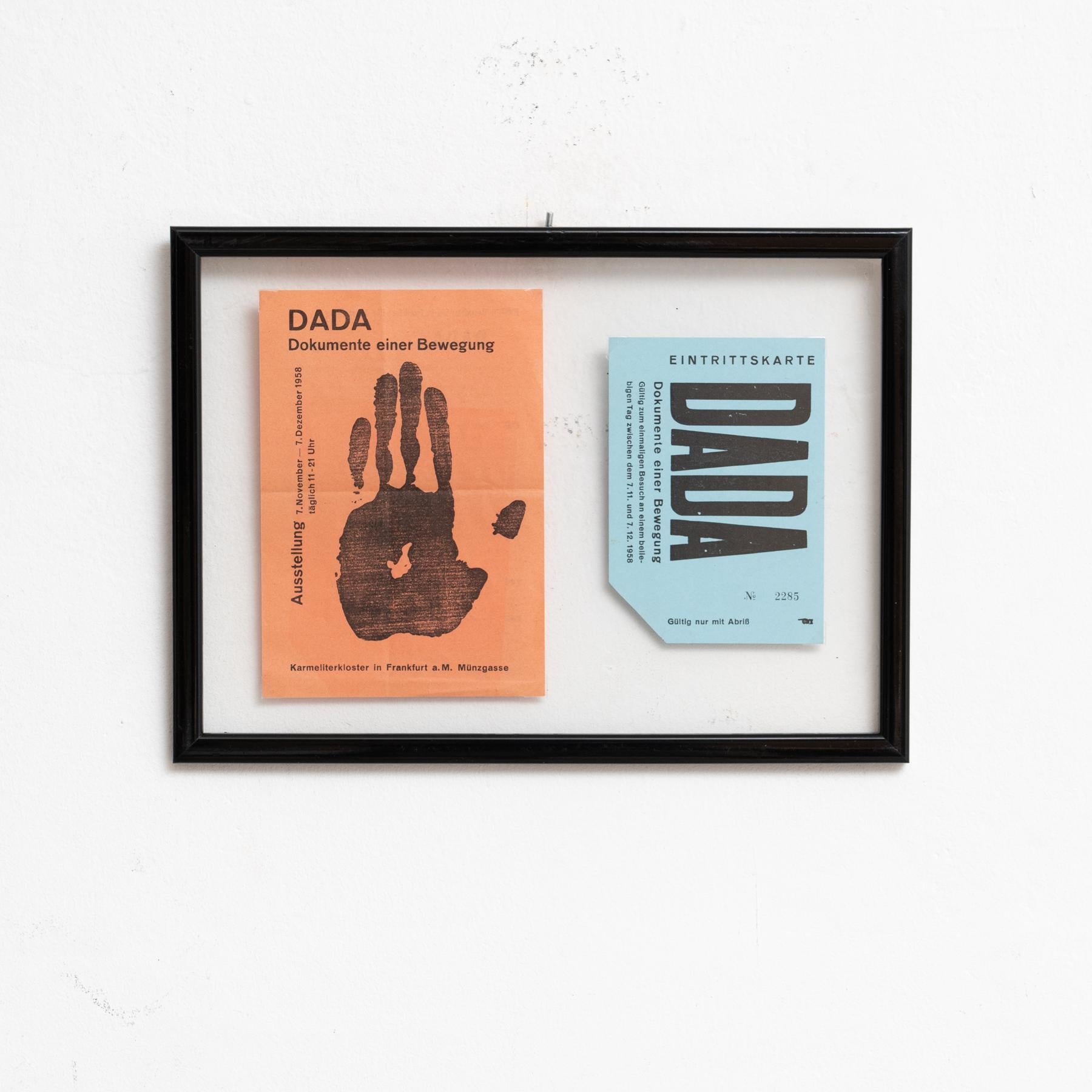 Diese gerahmte Sammlung enthält ein DADA-Traktat und eine Eintrittskarte für die einflussreiche Ausstellung 