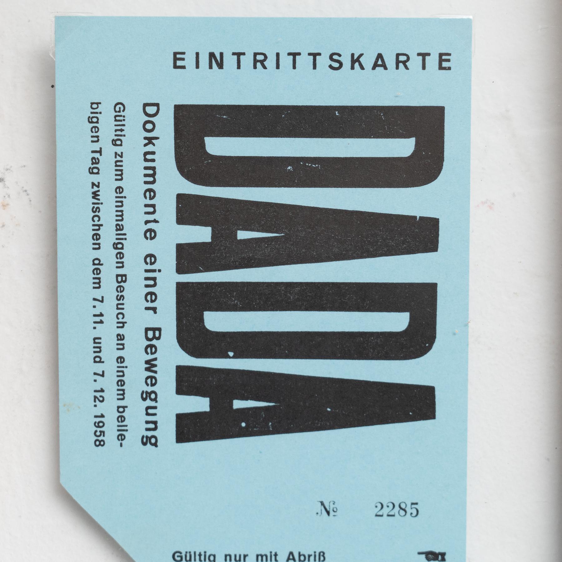 Gerahmter Dada Tract aus der Ausstellung „Dada Dokumente Einer Bewegung“, 1958 (Mitte des 20. Jahrhunderts) im Angebot