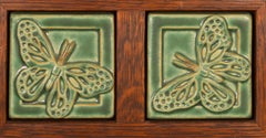 Baldosas de mariposa pewabic dobles enmarcadas Mid Century Modern Stamped