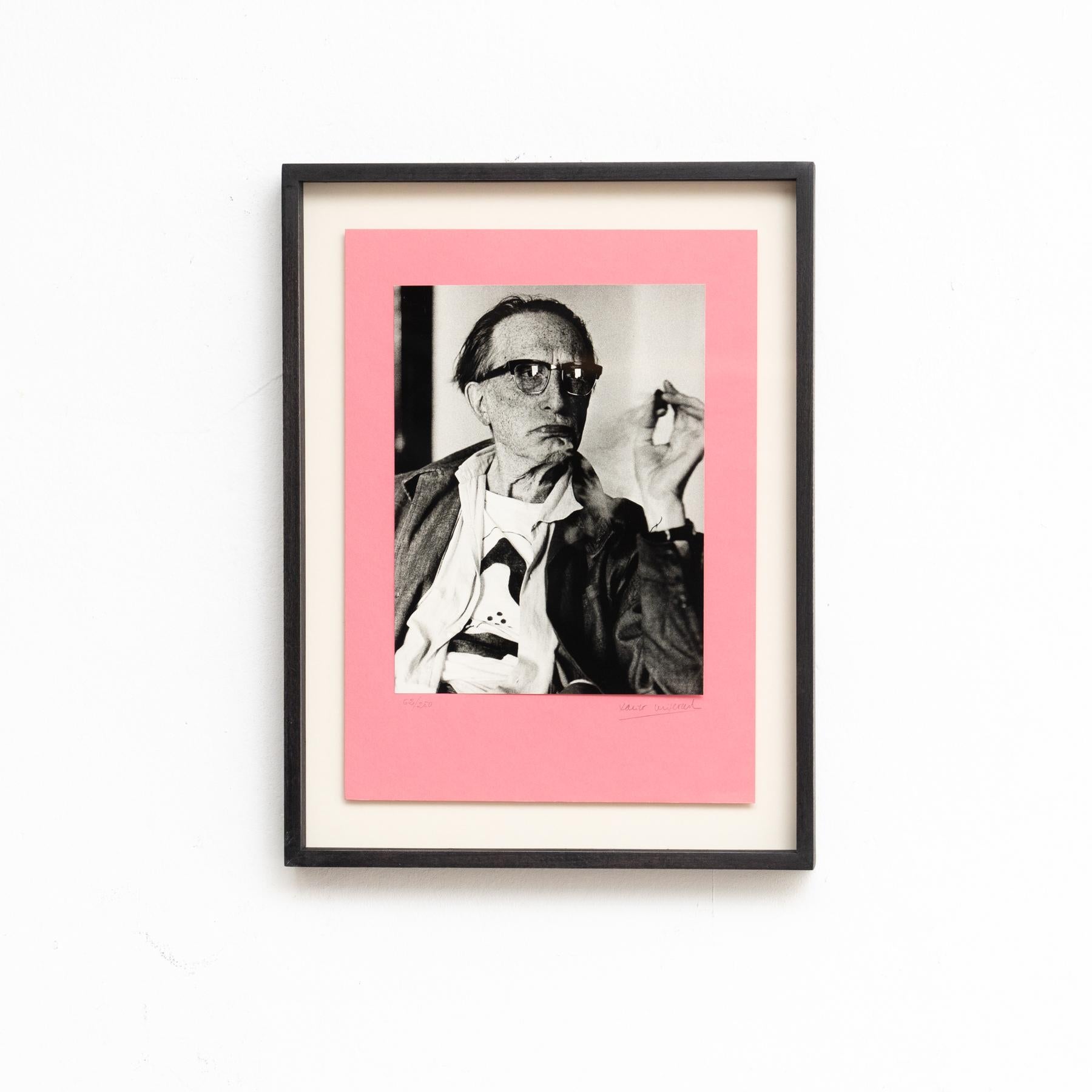 Framed Duchamp-Rrose da Cadaqués Photo by Xavier Miserachs - Signed and Numbered

Acquire a rare and captivating piece of photographic art with this black and white limited edition photograph by Xavier Miserachs, featuring a portrait of Marcel