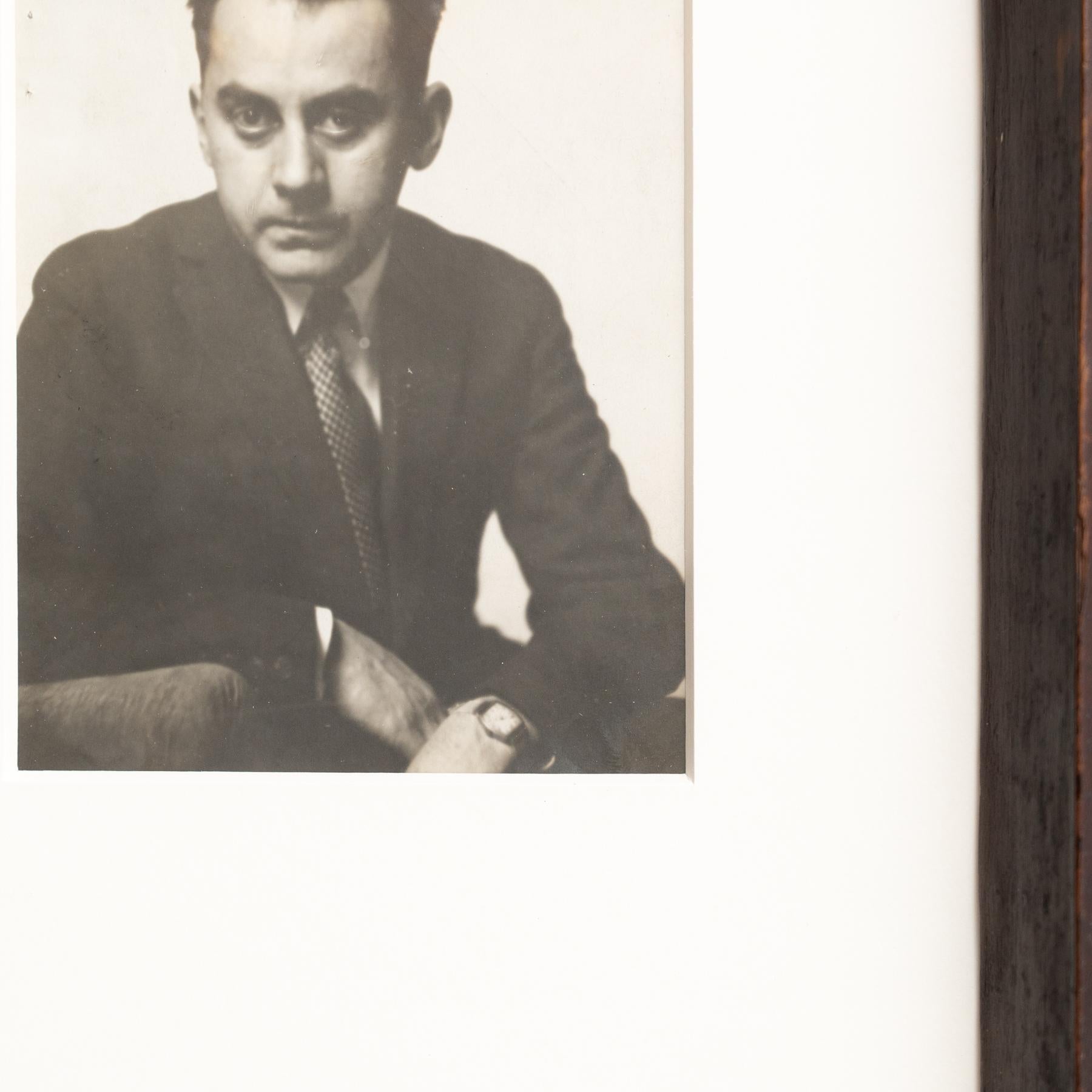 Gerahmte Schwarz-Weiß-Fotografie von Man Ray aus dem frühen XX. Jahrhundert im Angebot 3