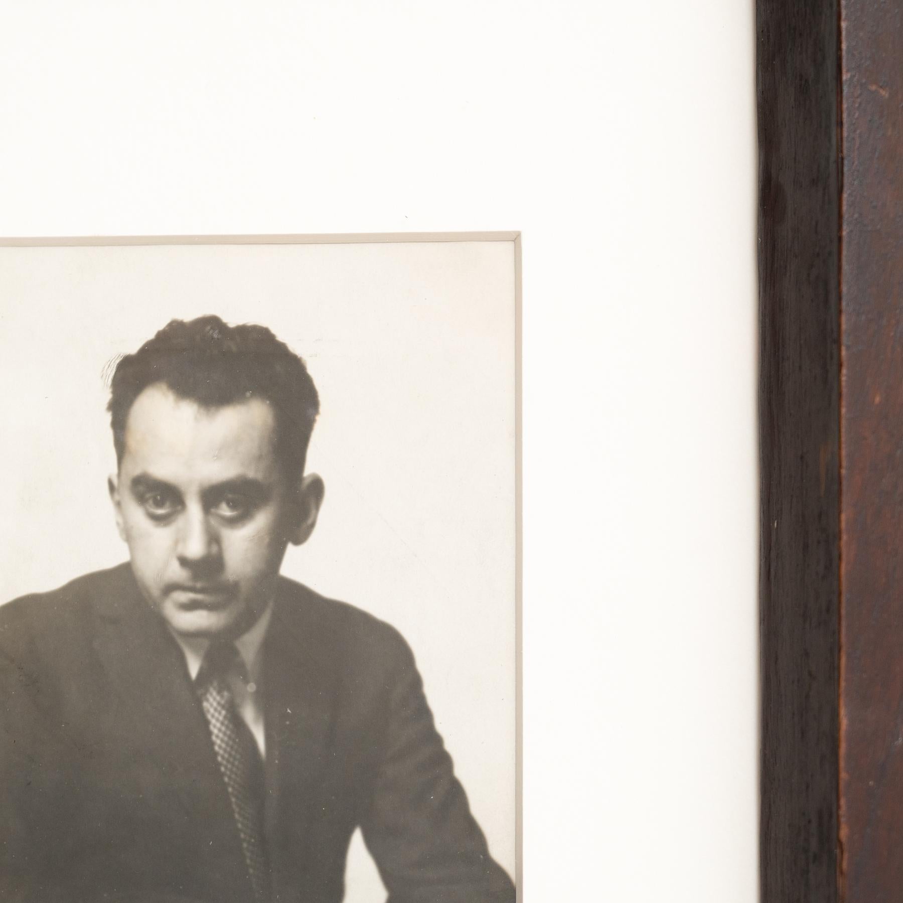Gerahmte Schwarz-Weiß-Fotografie von Man Ray aus dem frühen XX. Jahrhundert im Angebot 2