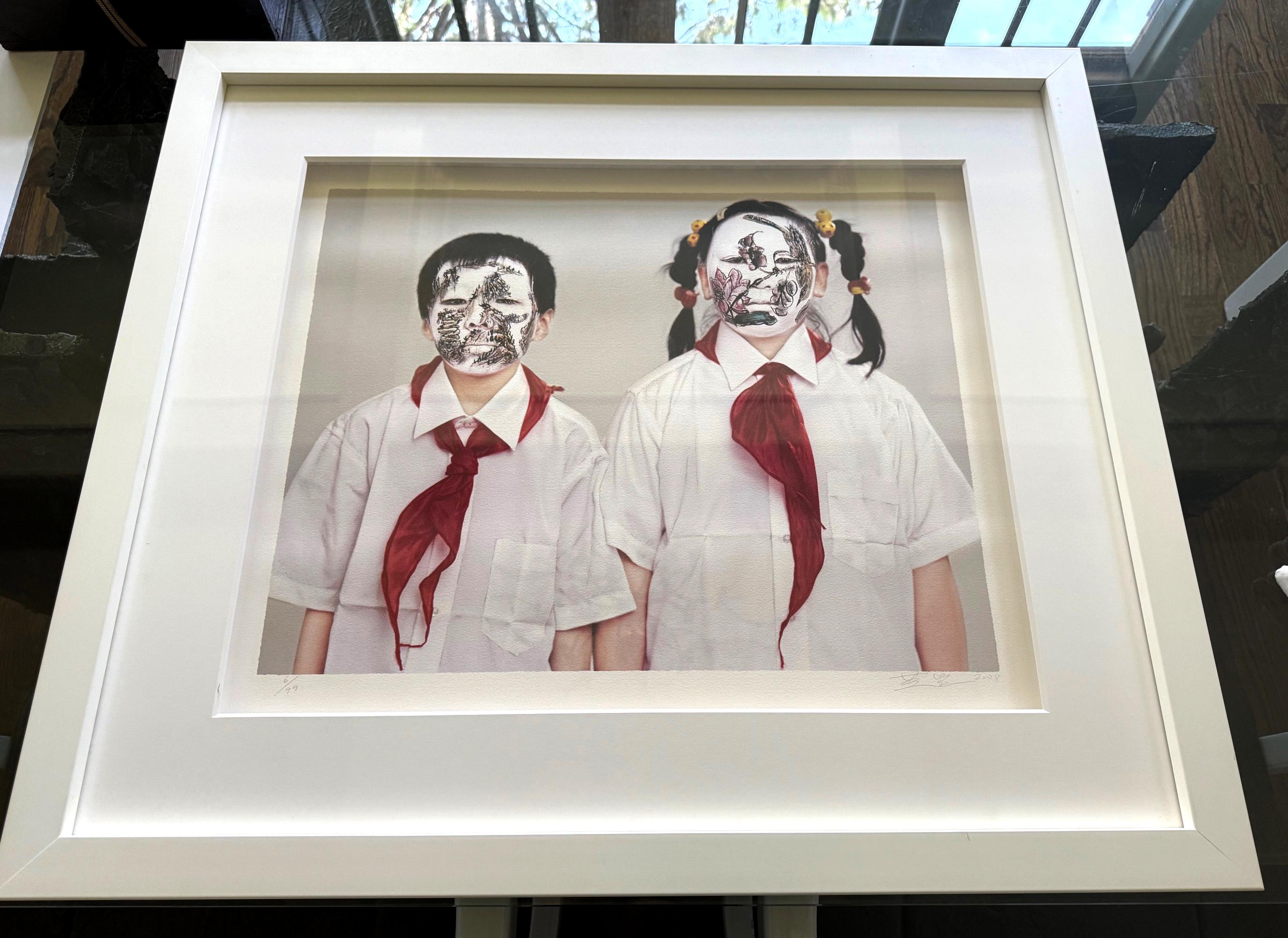 Photographie contemporaine encadrée et éditée de Huang Yan en vente 3