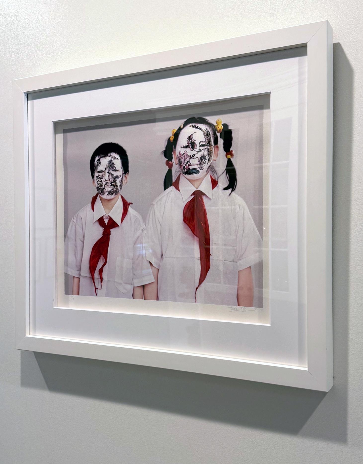 Photographie contemporaine encadrée et éditée de Huang Yan en vente 4