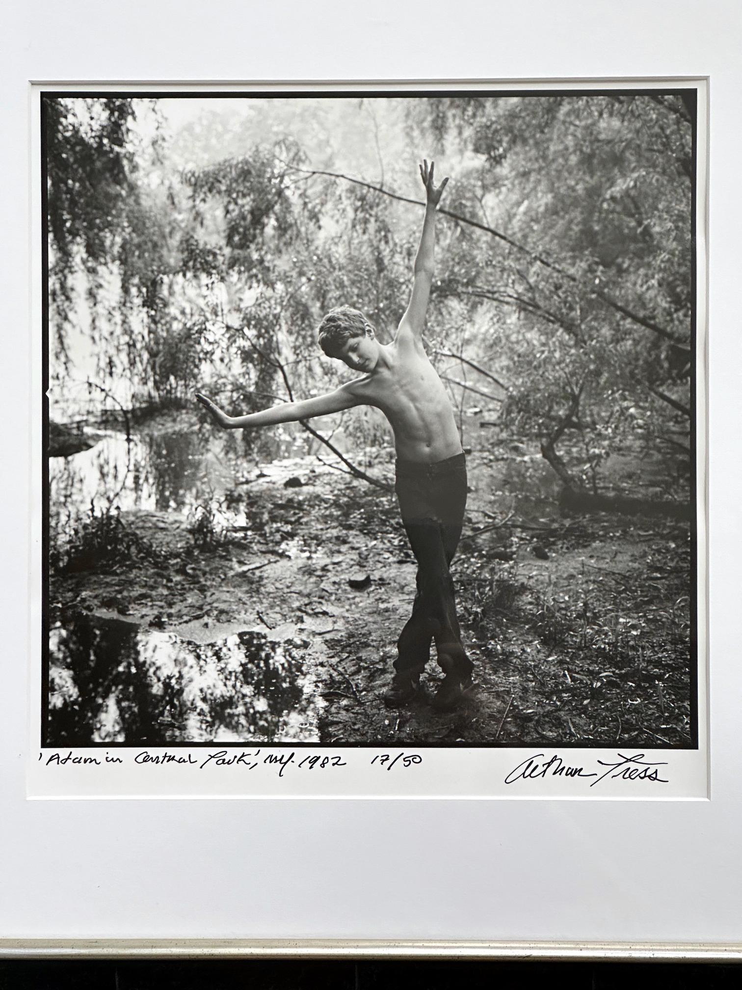 Gerahmte, Editionsfotografie, Vintage-Fotografie Adam im Central Park, New York, Arthur Tress (Moderne) im Angebot