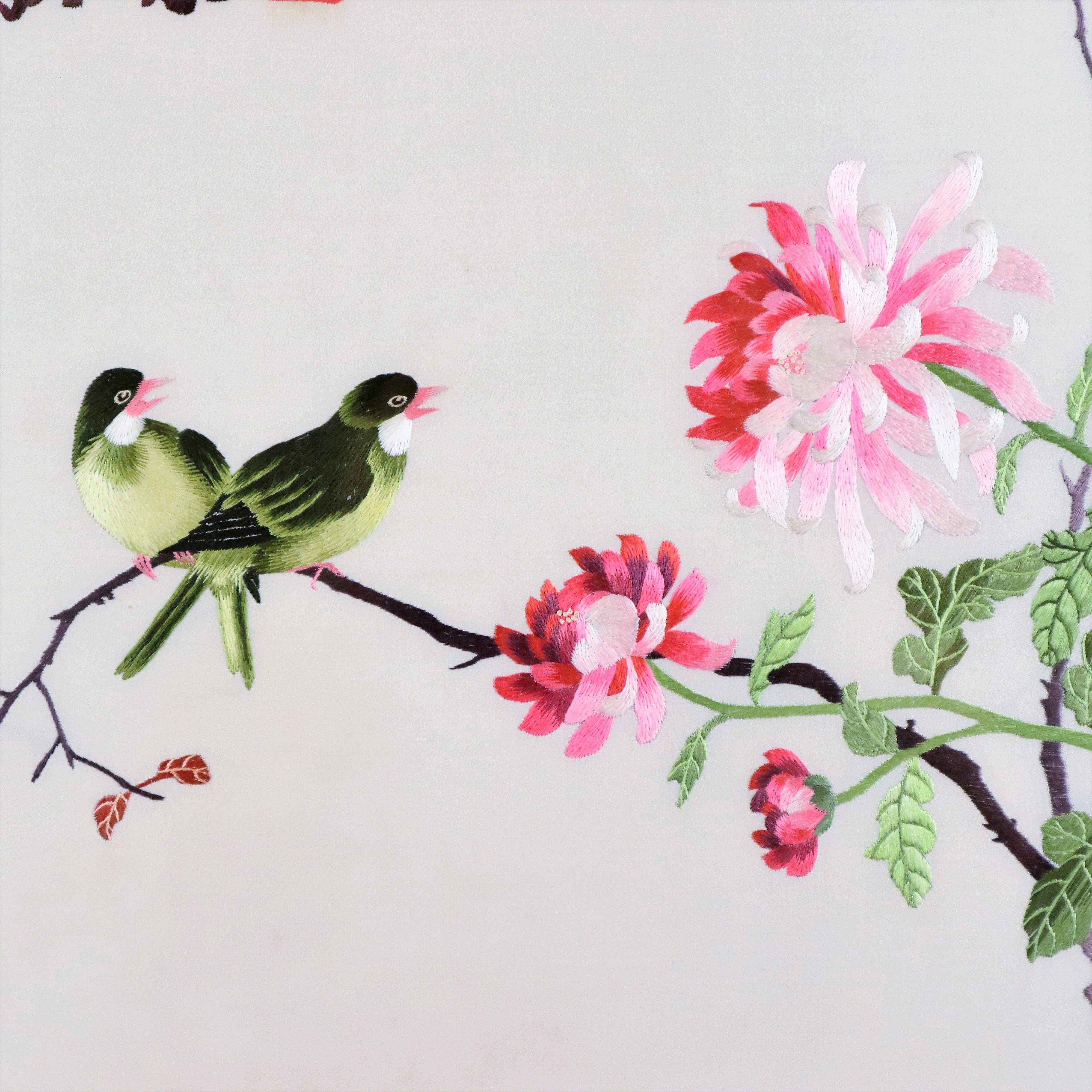 Gerahmte feine chinesische Stickerei auf Seide Vögel auf Branch 69x47cm (Chinesisch) im Angebot