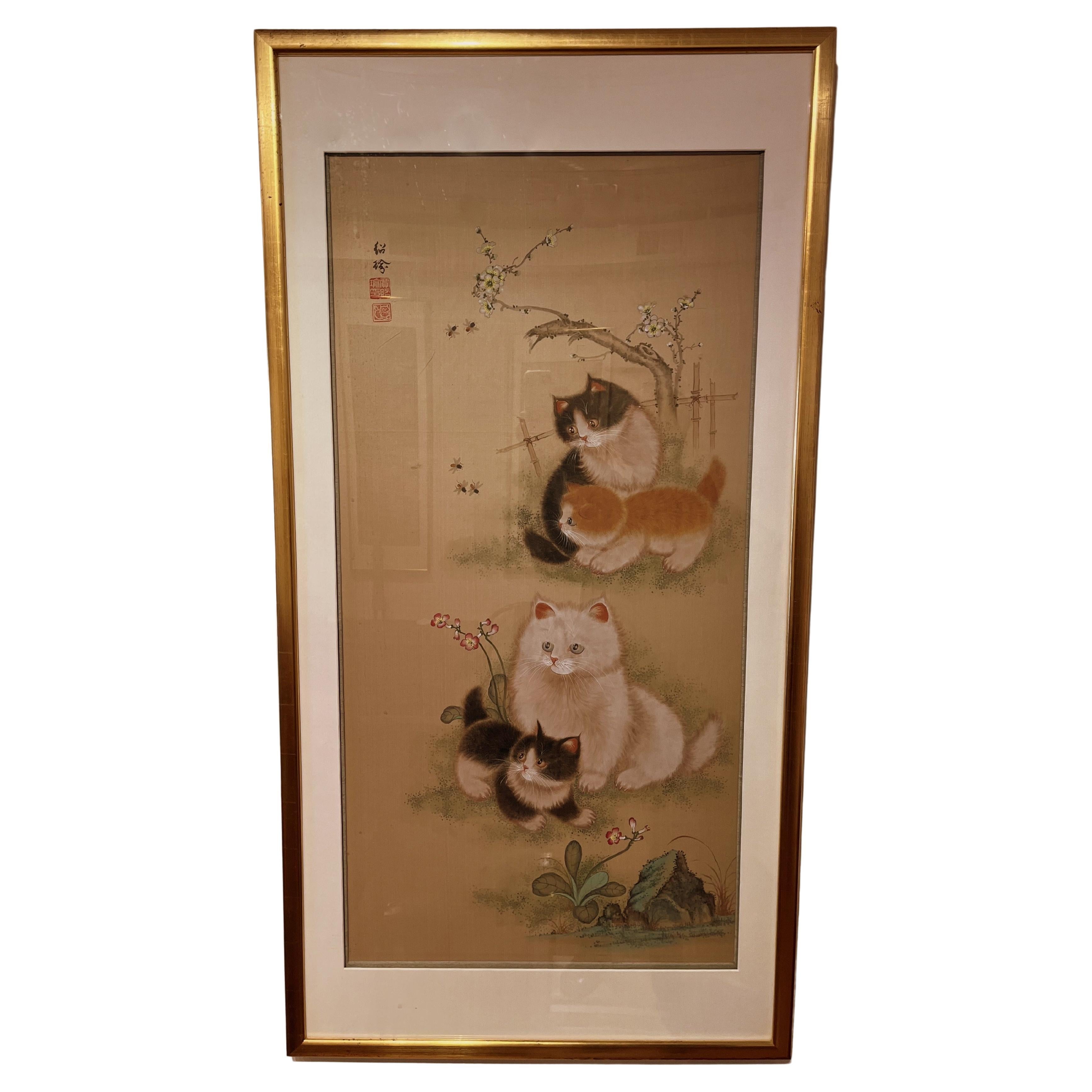Peinture japonaise de quatre chatons avec abeilles et fleurs encadrée en vente