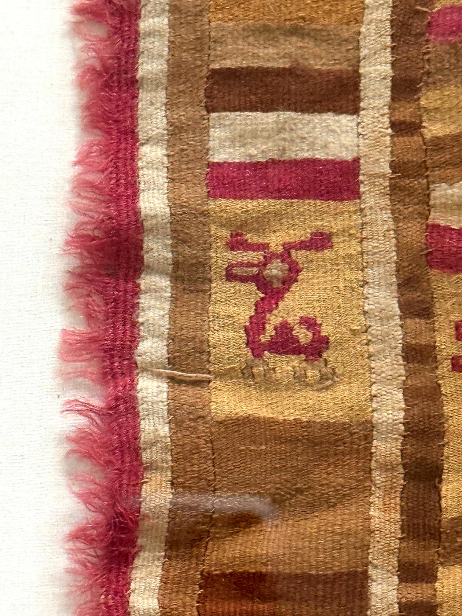 Textil Pictórico Precolombino Finamente Tejido Chimú Calidad de Museo Enmarcado en venta 6