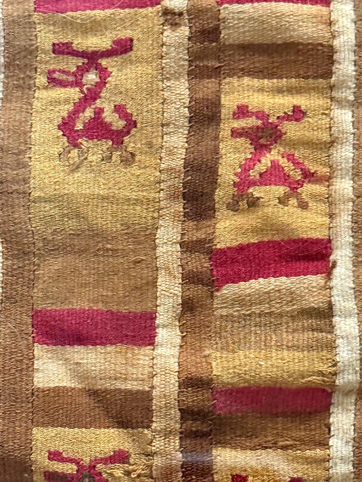 Textil Pictórico Precolombino Finamente Tejido Chimú Calidad de Museo Enmarcado en venta 7