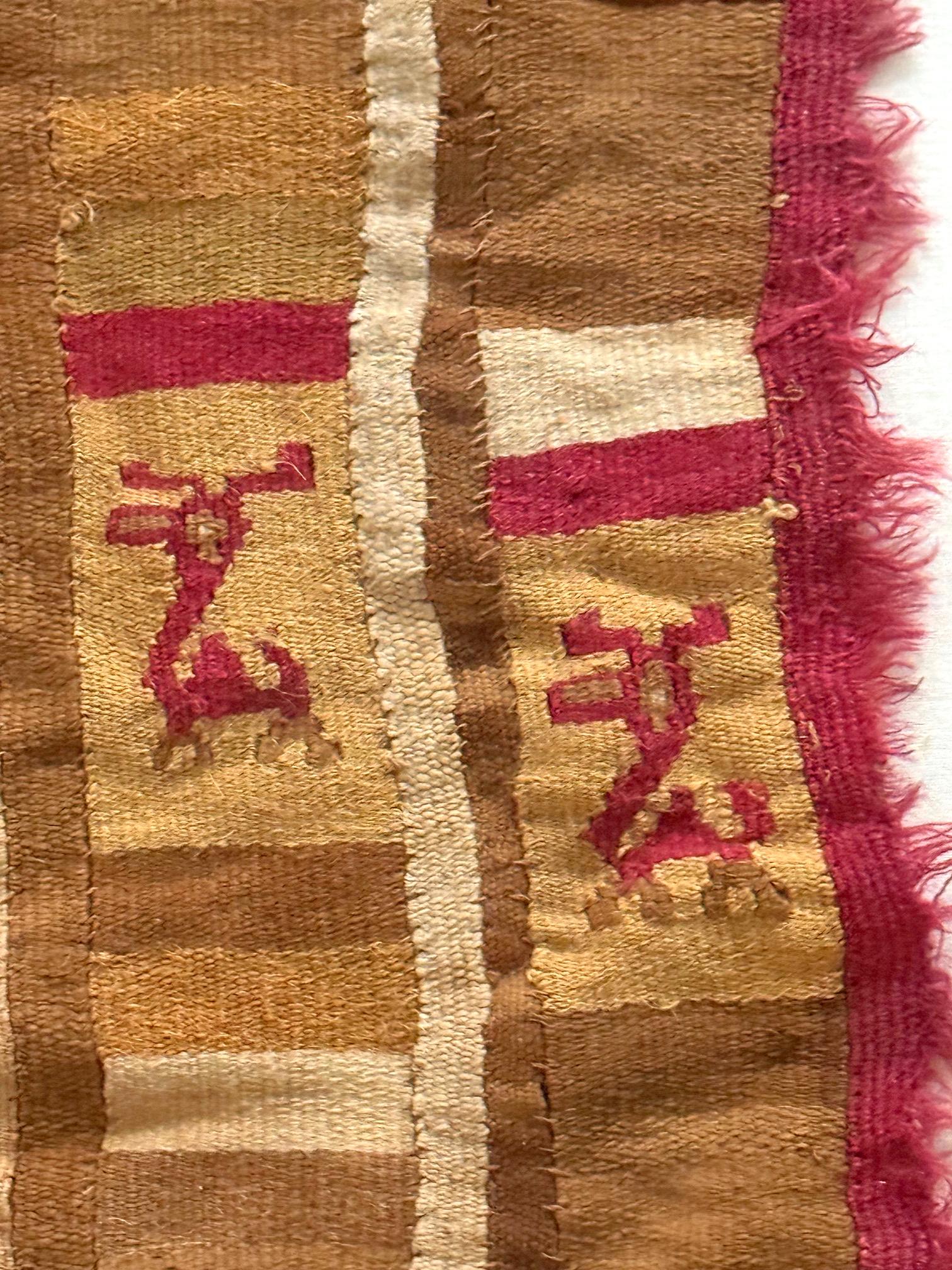 Textil Pictórico Precolombino Finamente Tejido Chimú Calidad de Museo Enmarcado en venta 9