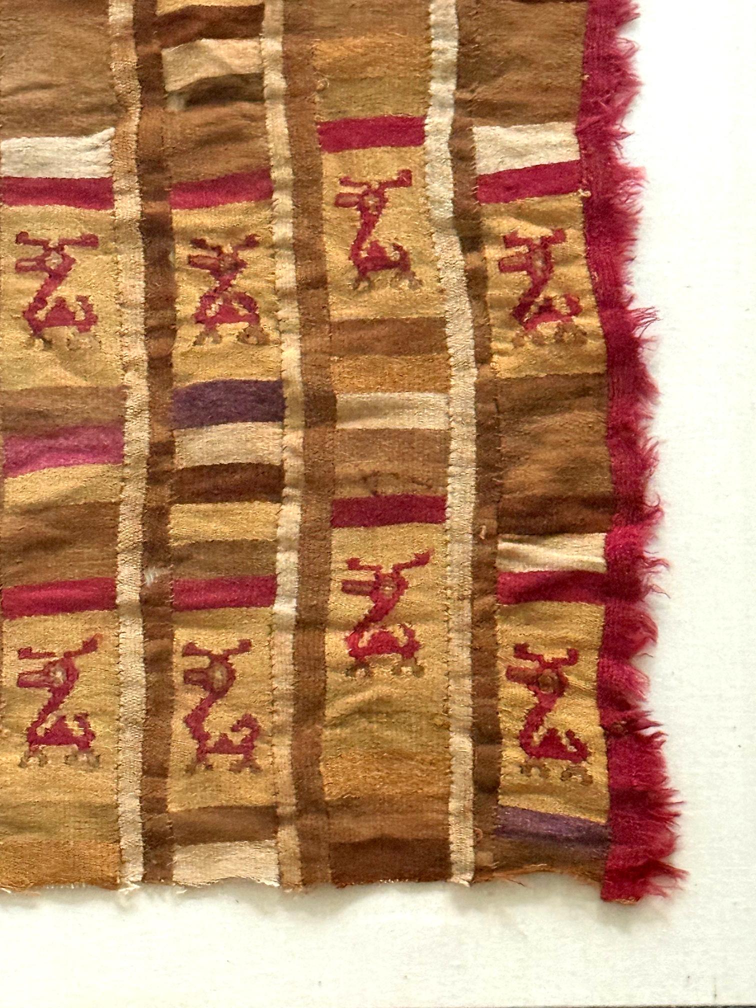 Textil Pictórico Precolombino Finamente Tejido Chimú Calidad de Museo Enmarcado en venta 2