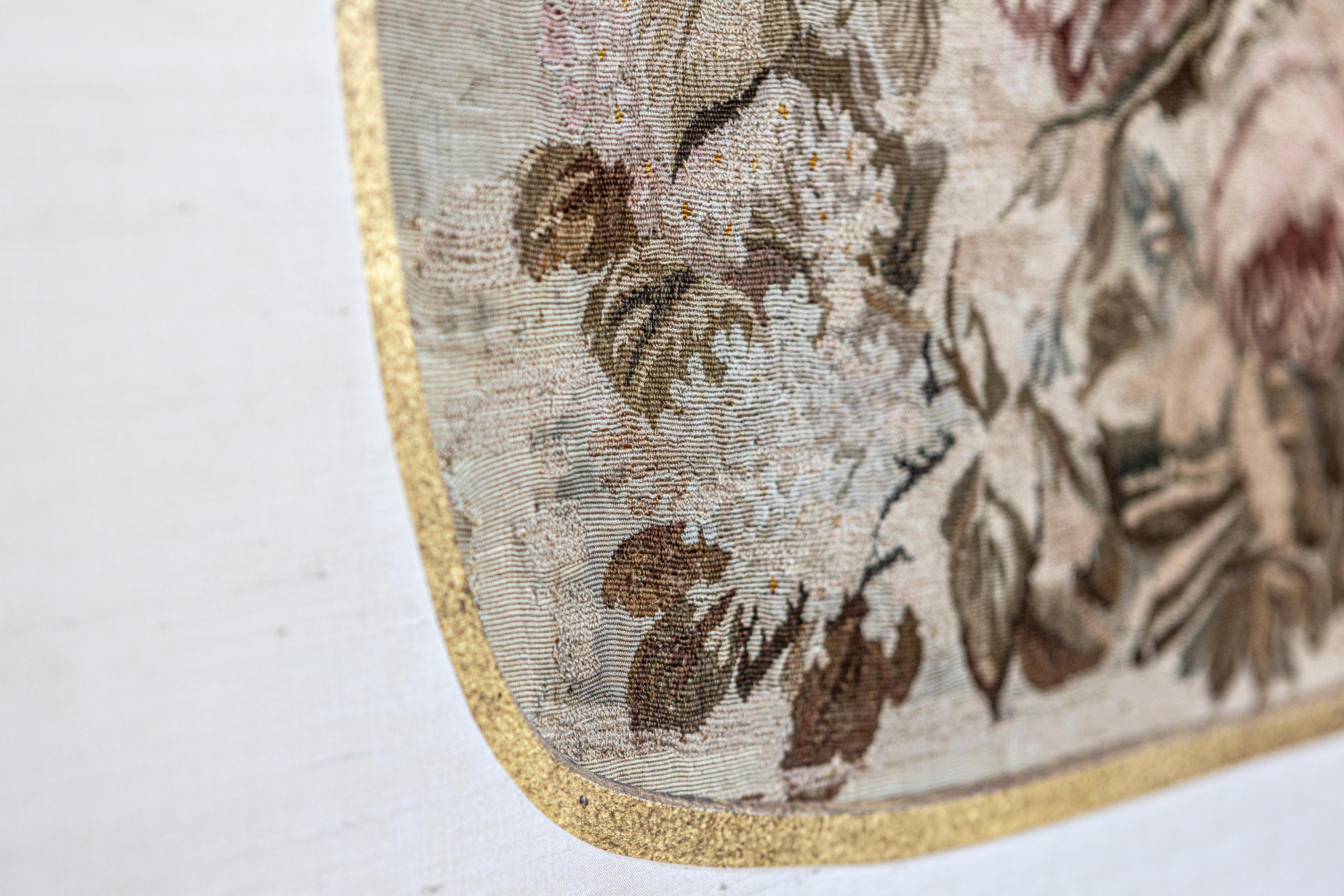 Gerahmte französische Aubusson-Wandteppiche aus Seide mit Blumendekor aus Seide, einzeln verkauft im Angebot 2