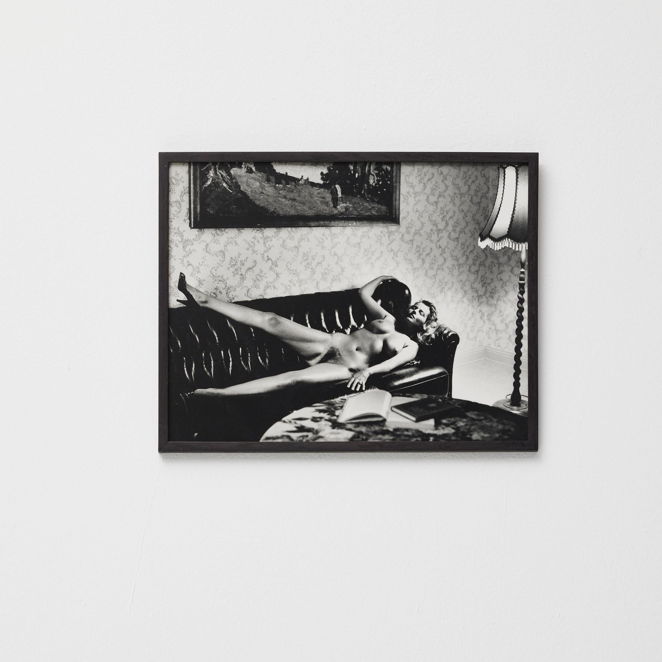 Framed Helmut Newton Black and White Photography - Iconic Nude, 1980s

Own a piece of photographic history with this framed black and white photograph by Helmut Newton. This iconic image, one of Newton's classic and most famous female nude