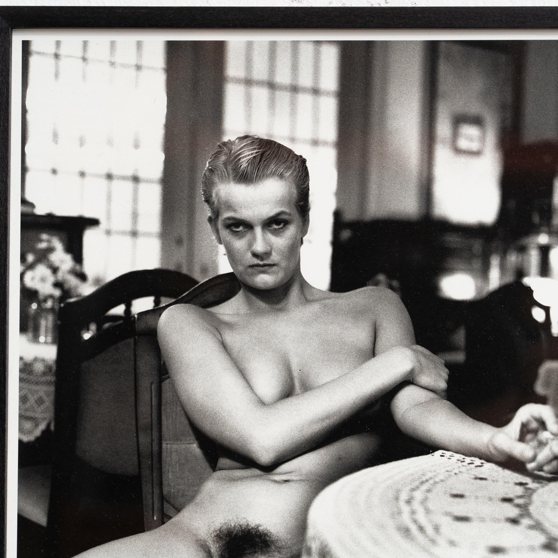 Fotografia in bianco e nero di Helmut Newton incorniciata - Nudo iconico, 1987 In condizioni buone in vendita a Barcelona, Barcelona