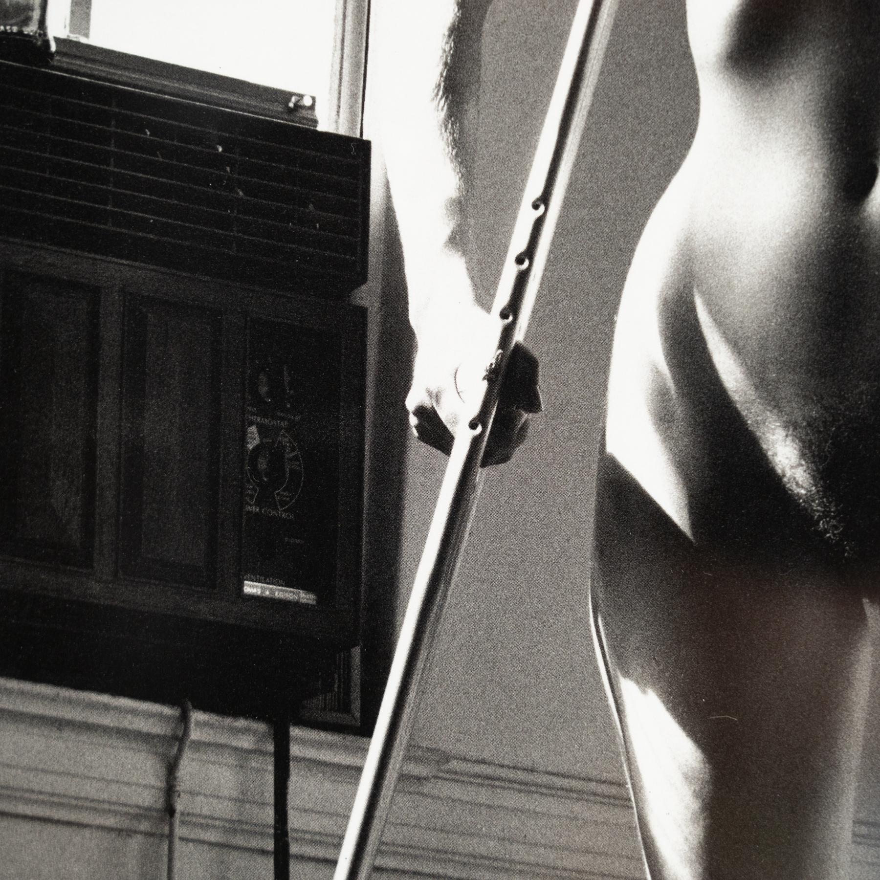 Gerahmte Helmut Newton Schwarz-Weiß-Fotografie - Ikonischer Akt, 1987 im Angebot 2