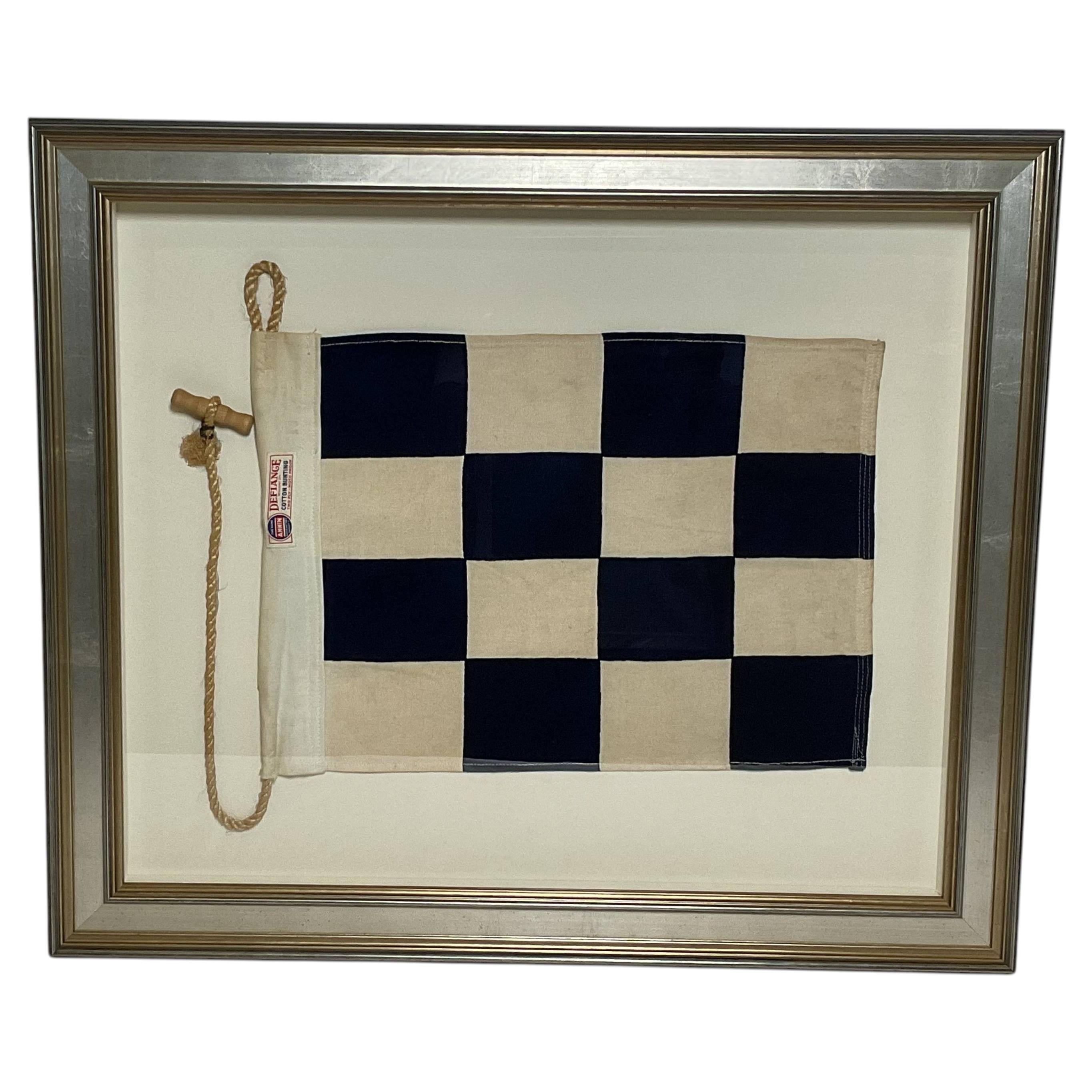Bandera de lino enmarcada con el Código Internacional de Señales, noviembre (N)