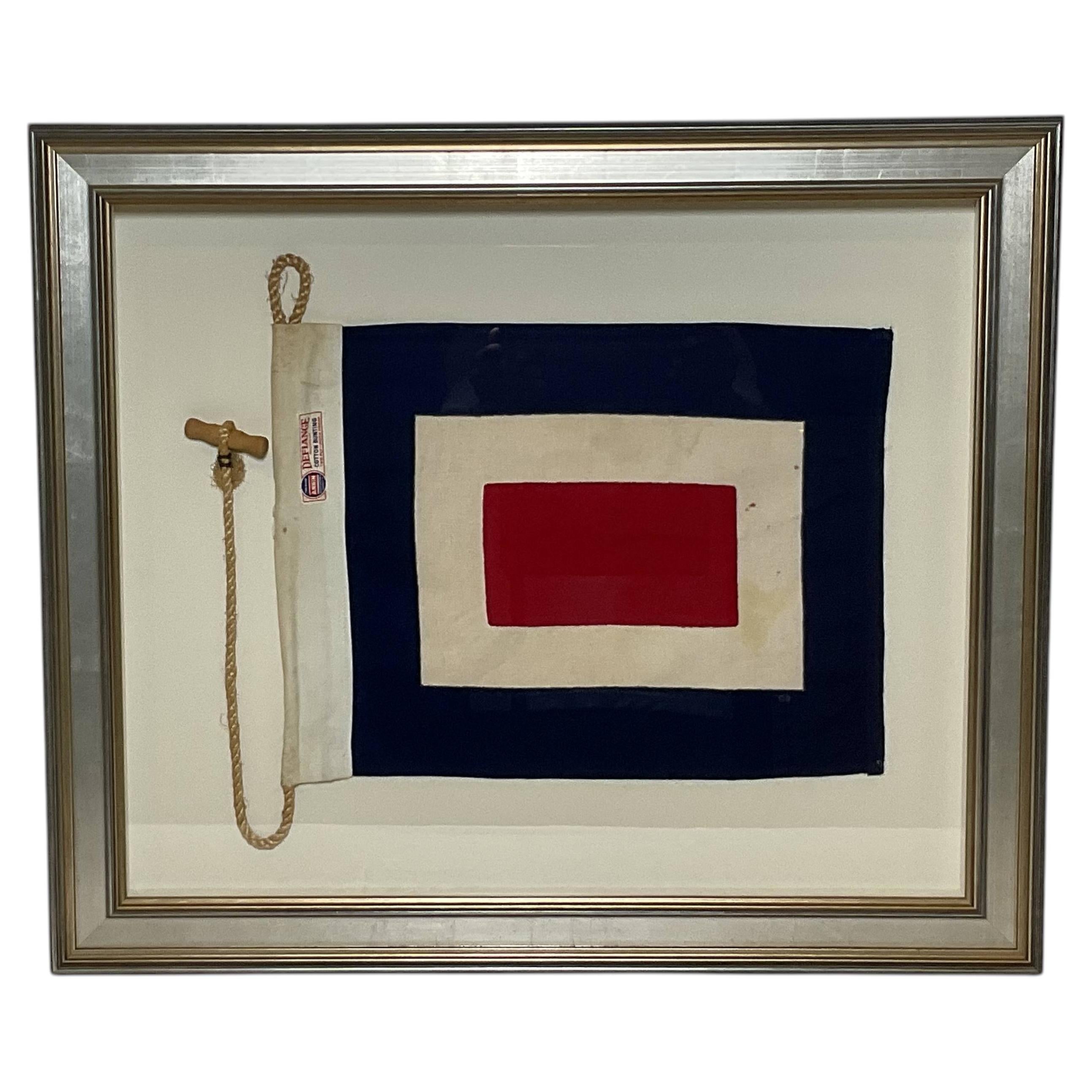 Bandera de lino enmarcada con el Código Internacional de Señales de Whisky (W)