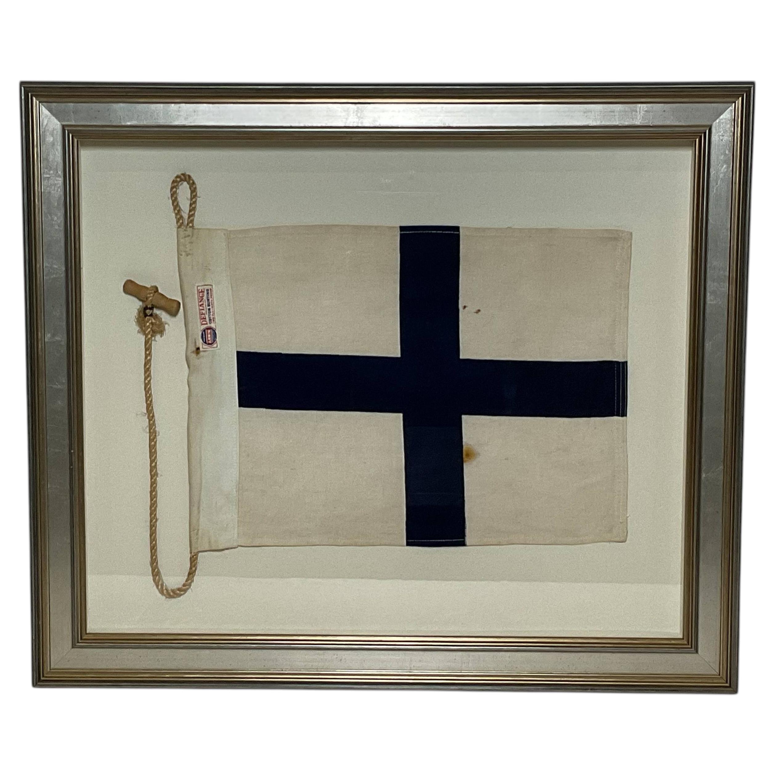 Gerahmte Flagge aus Leinen mit dem internationalen Signalcode „Whiskey“ (W) im Angebot