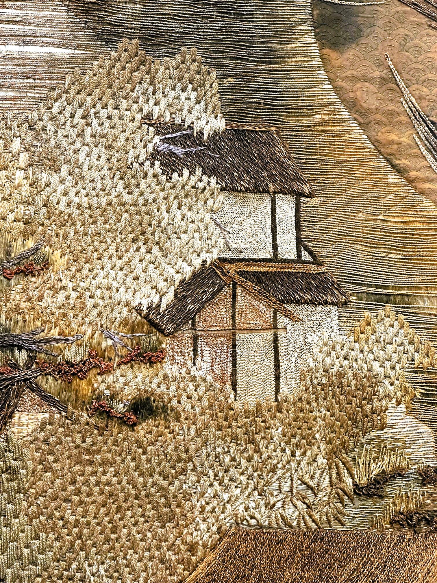 Gerahmter japanischer antiker Sennin-Wandteppich mit Stickerei aus der Meiji-Periode  (Vergoldetes Holz) im Angebot