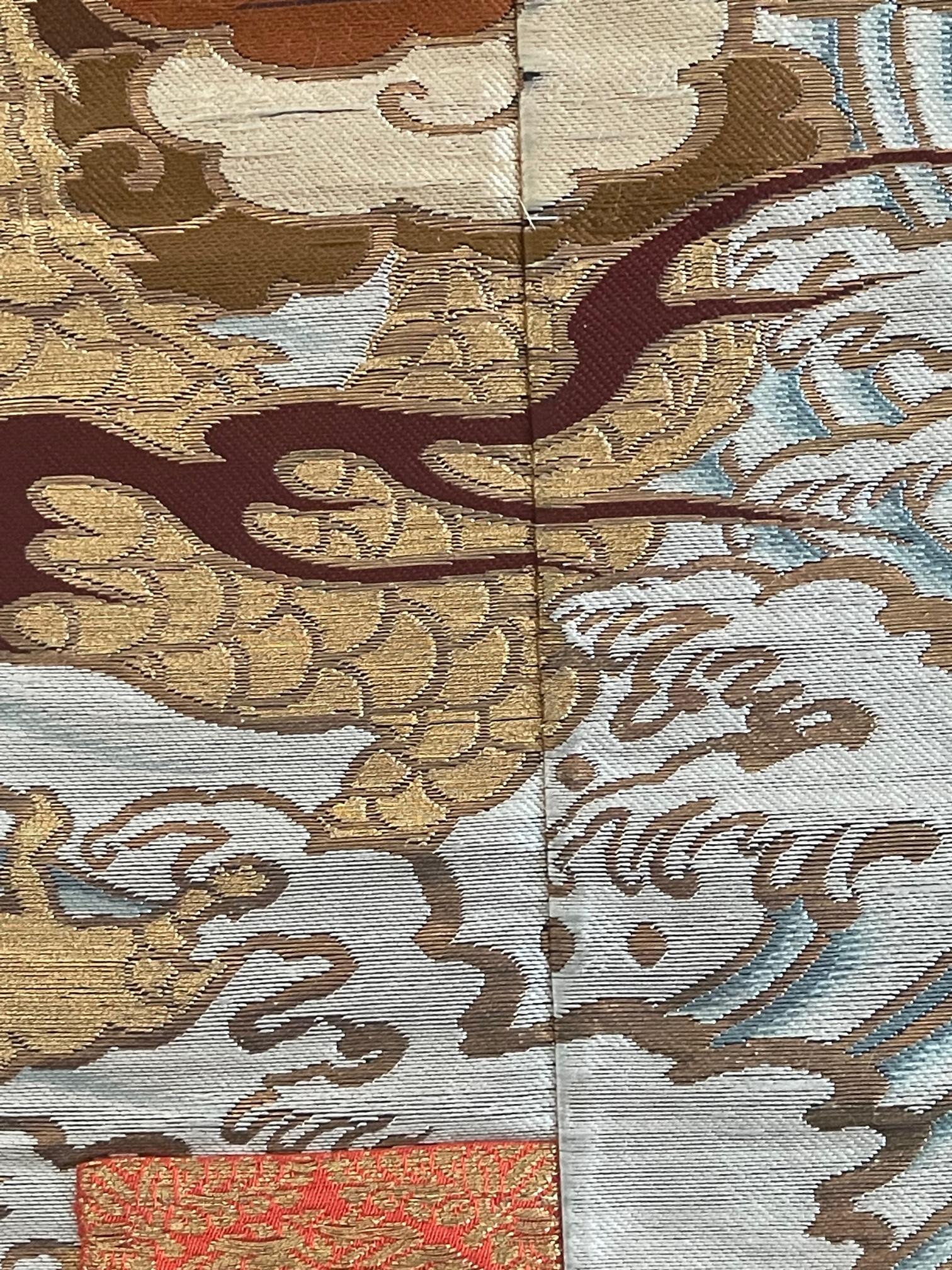 Panneau textile japonais tissé encadré avec dragon de la période Meiji en vente 1