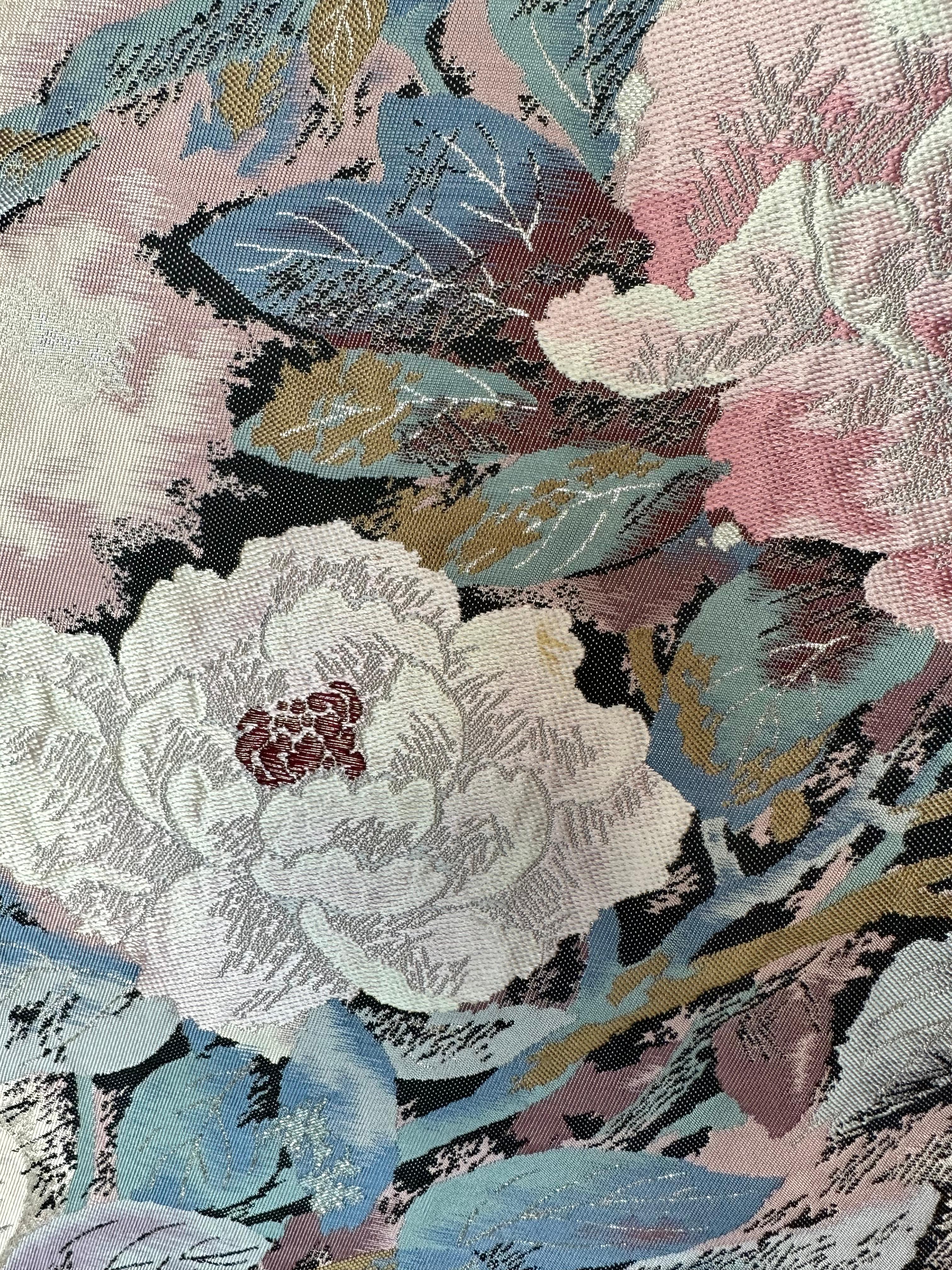 Gerahmte Kimono-Kunst „Prosperous Blossom“ von Kimono-Couture, japanische Textilkunst im Angebot 1