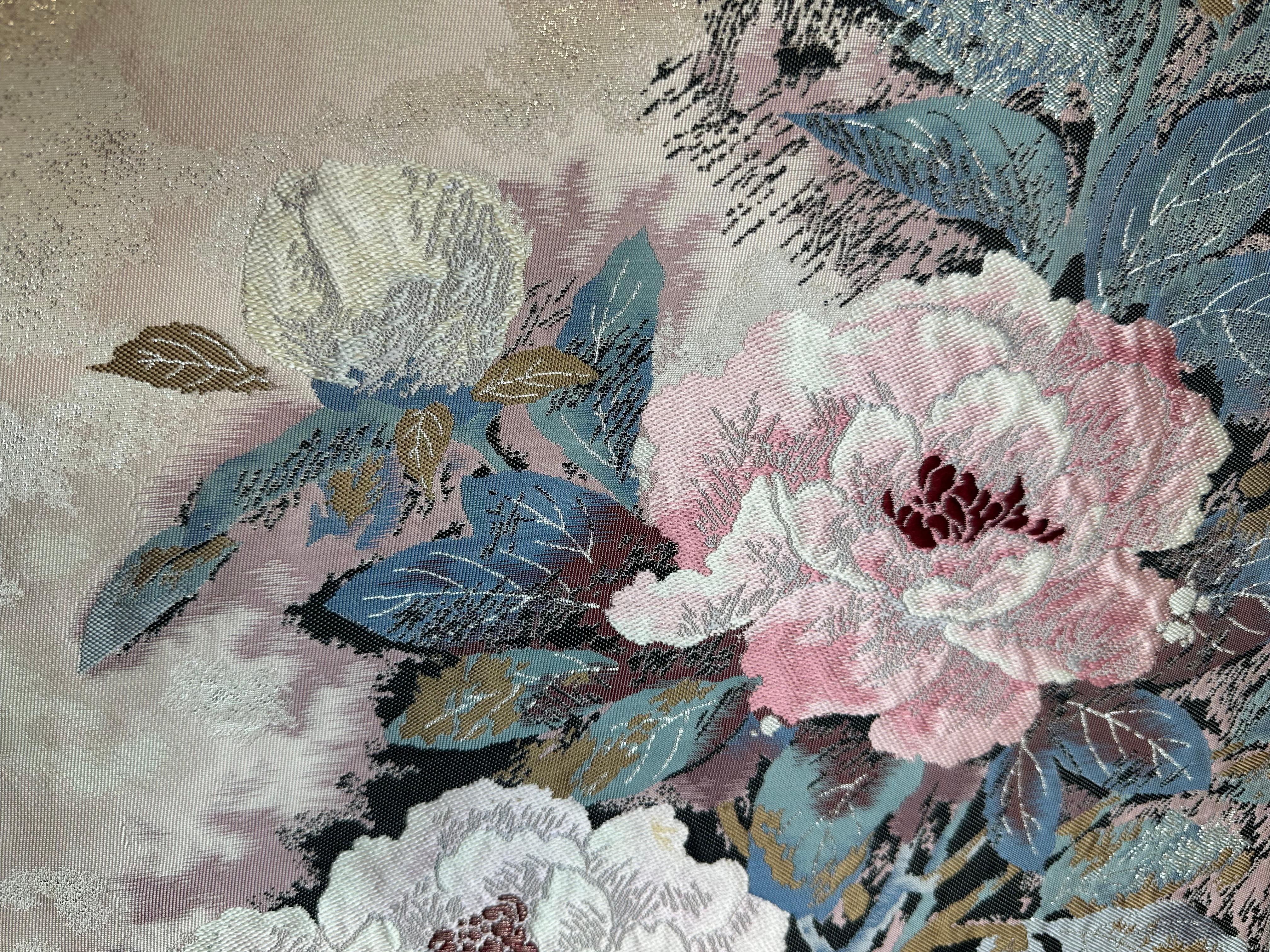 Gerahmte Kimono-Kunst „Prosperous Blossom“ von Kimono-Couture, japanische Textilkunst im Angebot 2